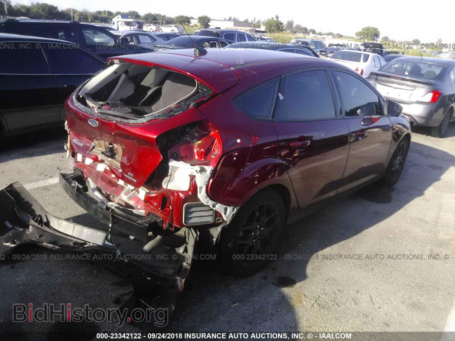 2016 Ford Focus - VIN: 1FADP3K23GL299527 - Photo 4