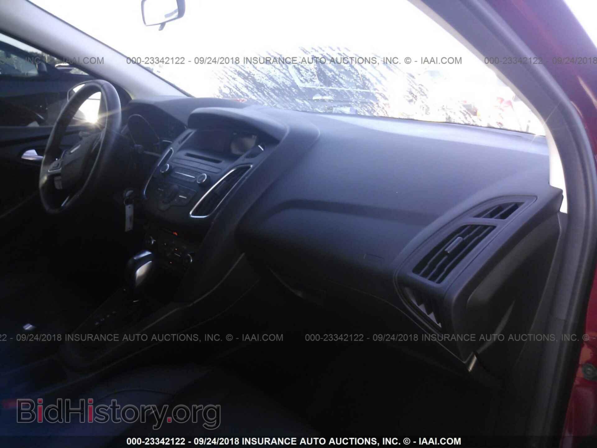 2016 Ford Focus - VIN: 1FADP3K23GL299527 - Photo 5