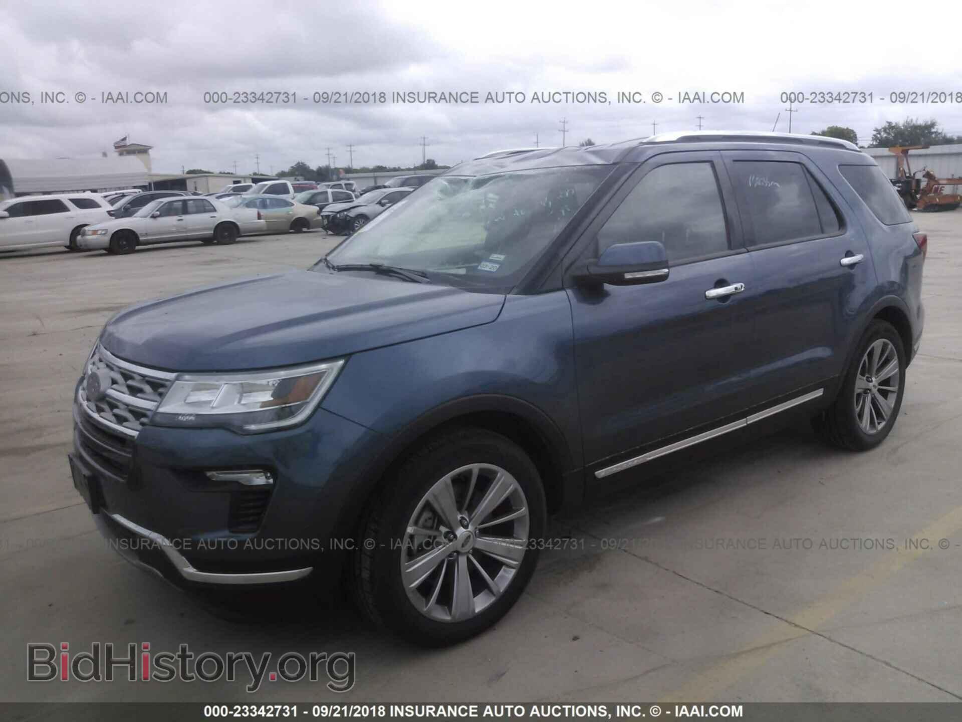 2018 Ford Explorer - VIN: 1FM5K7F83JGB57922 - Фото 2