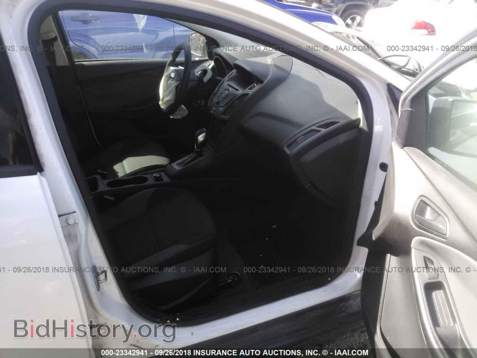 2012 Ford Focus - VIN: 1FAHP3E23CL106364 - Photo 5
