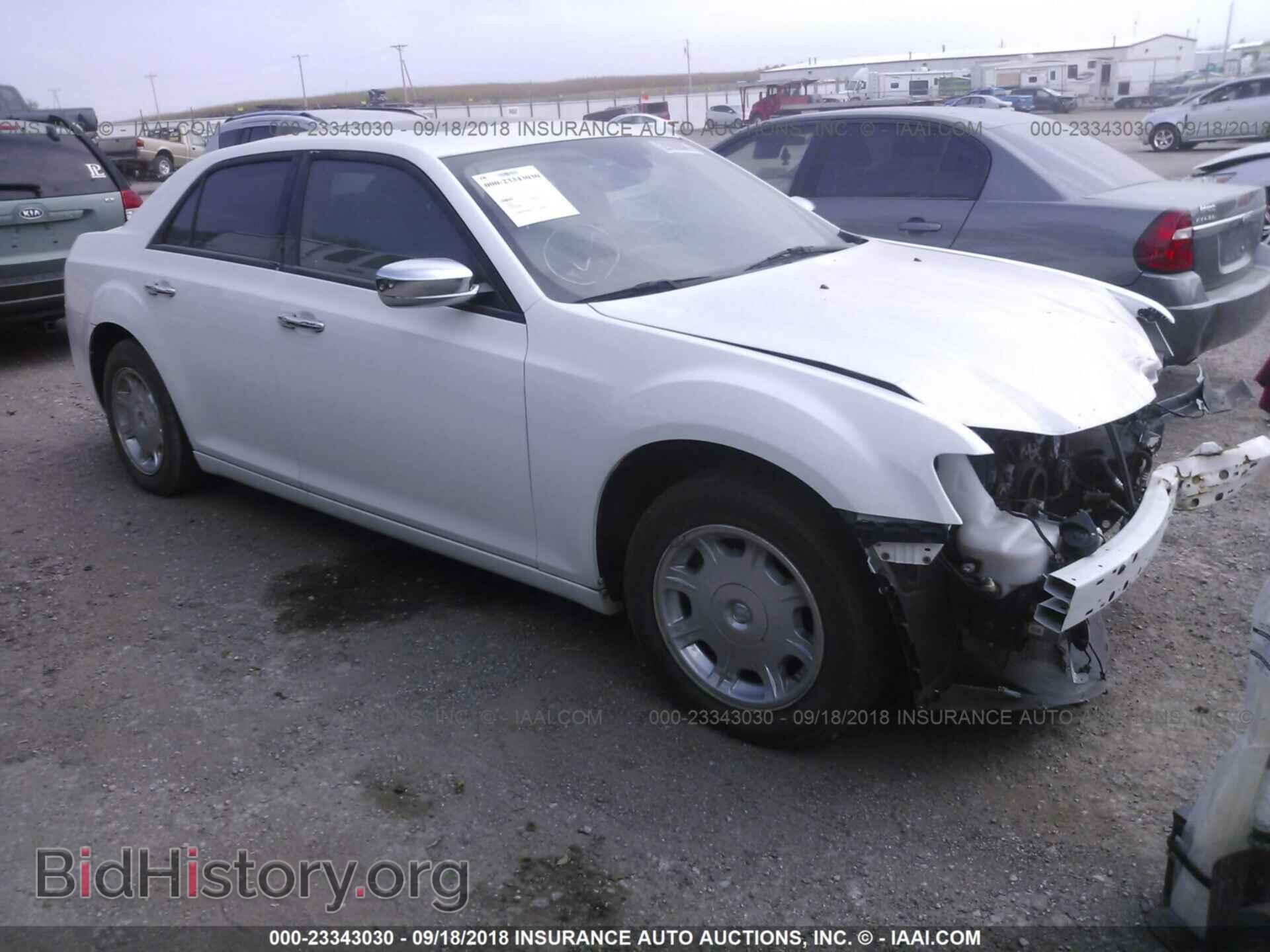 Photo 2C3CA6CT5BH538960 - Chrysler 300c 2011