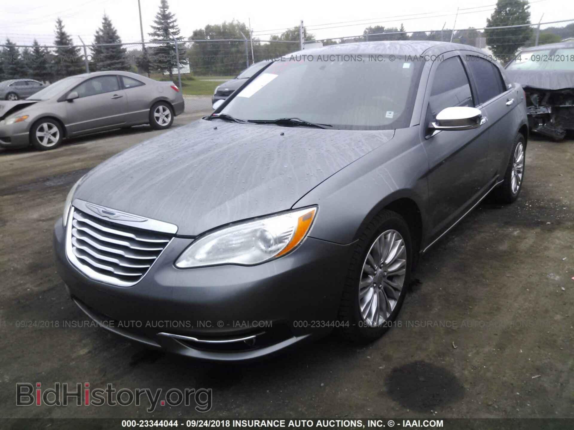 2011 Chrysler 200 - VIN: 1C3BC2FG9BN618444 - Photo 2