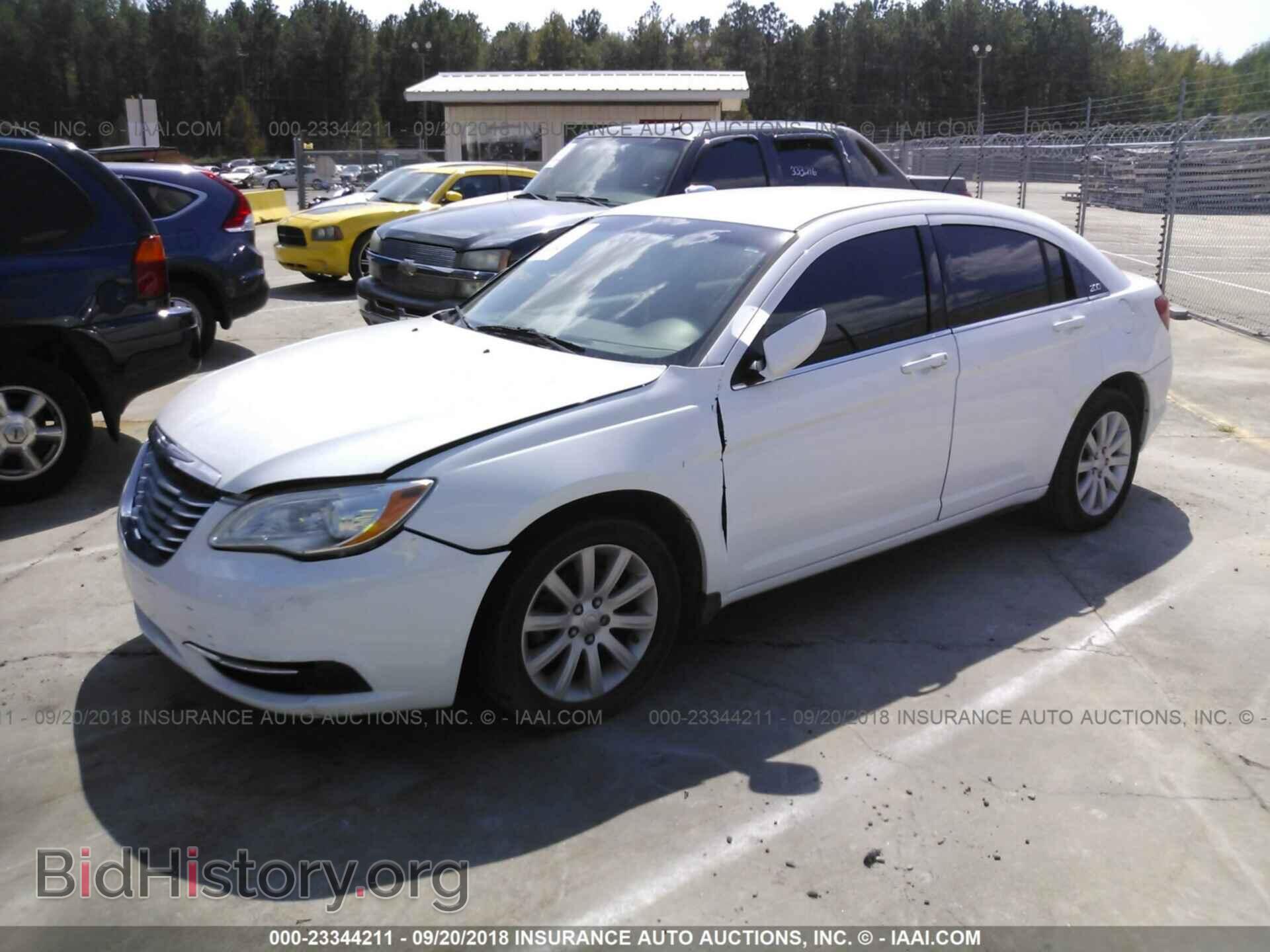2013 Chrysler 200 - VIN: 1C3CCBBB6DN649930 - Photo 2