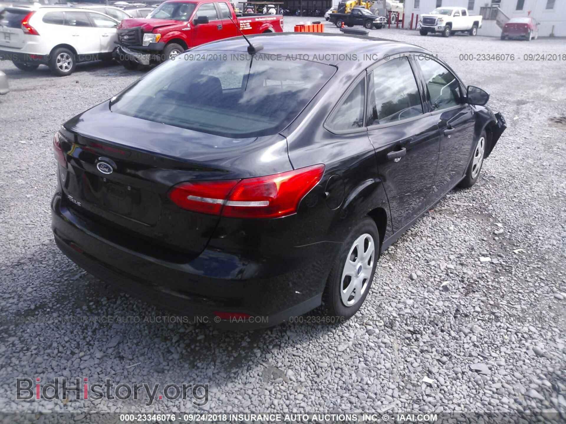 2017 Ford Focus - VIN: 1FADP3E21HL316662 - Photo 4