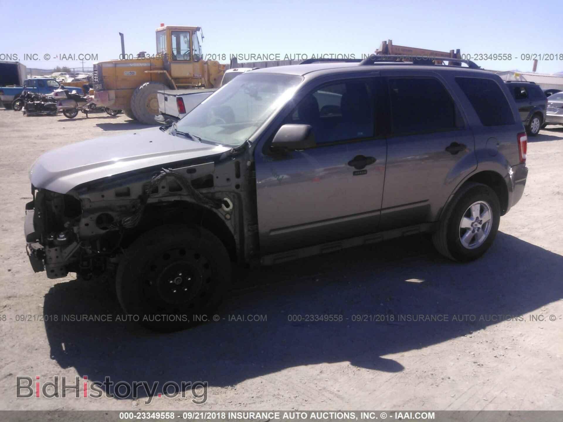 2011 Ford Escape - VIN: 1FMCU0D74BKB29144 - Фото 2