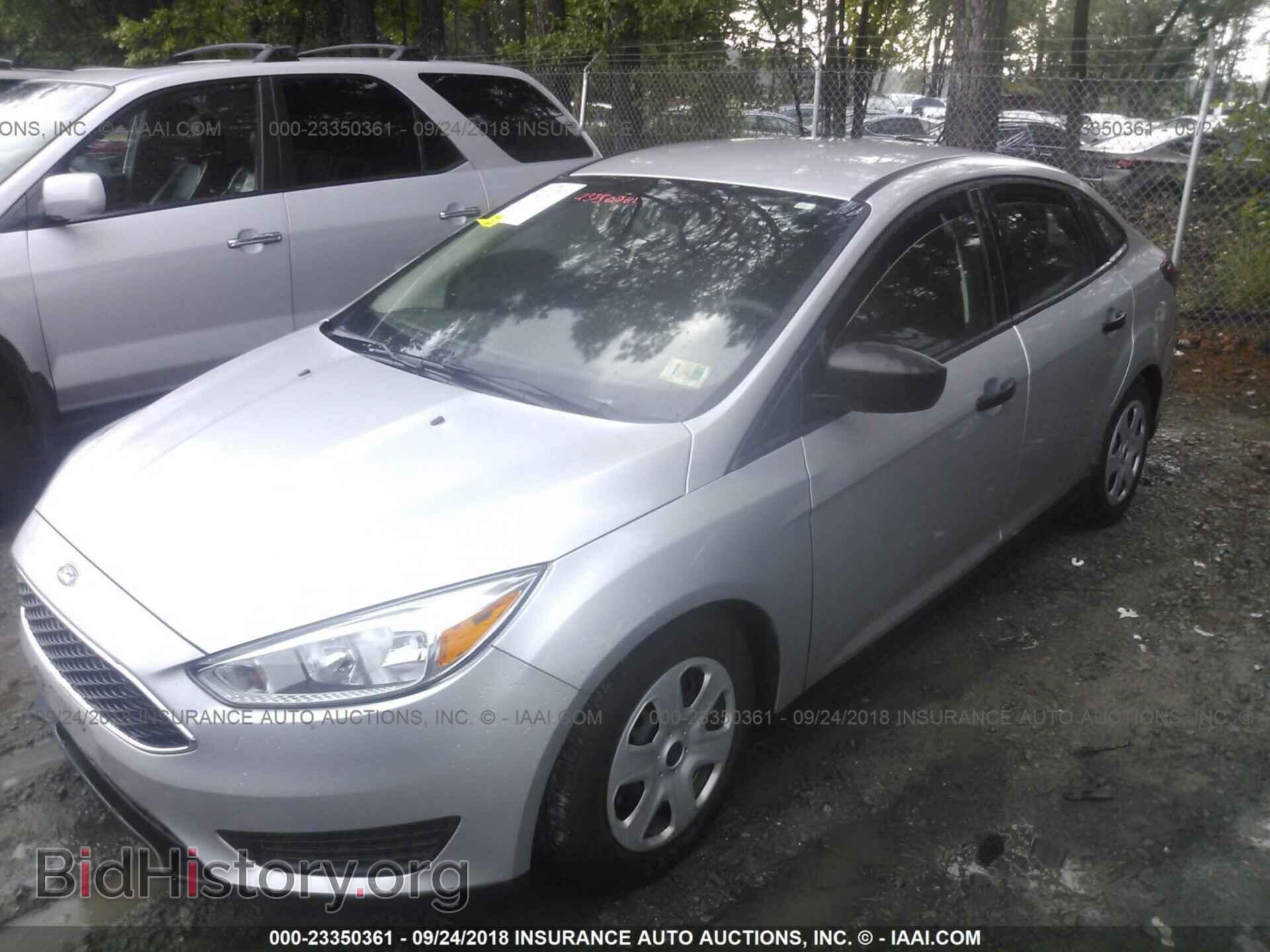 2015 Ford Focus - VIN: 1FADP3E23FL354875 - Photo 2