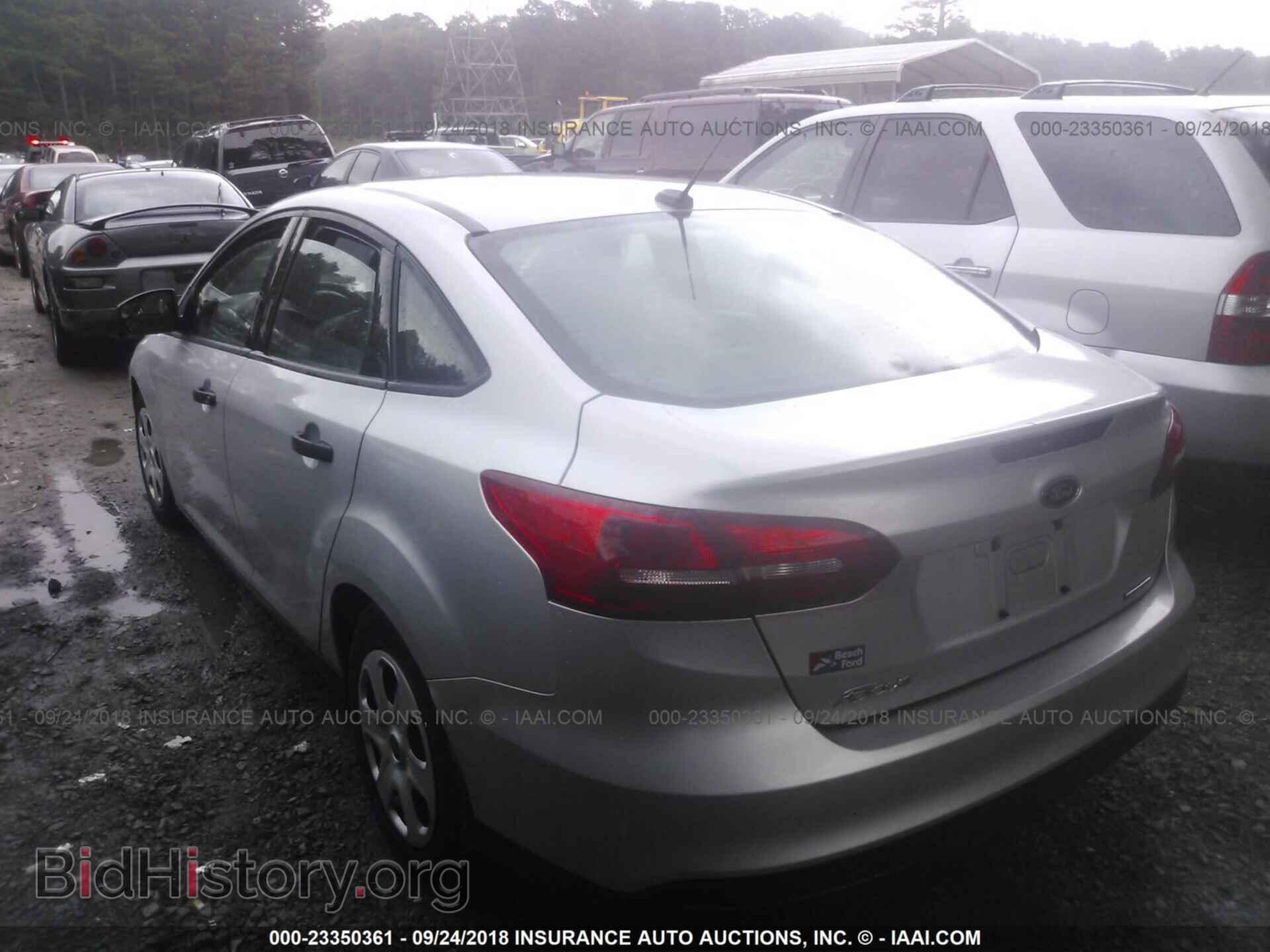 2015 Ford Focus - VIN: 1FADP3E23FL354875 - Photo 3