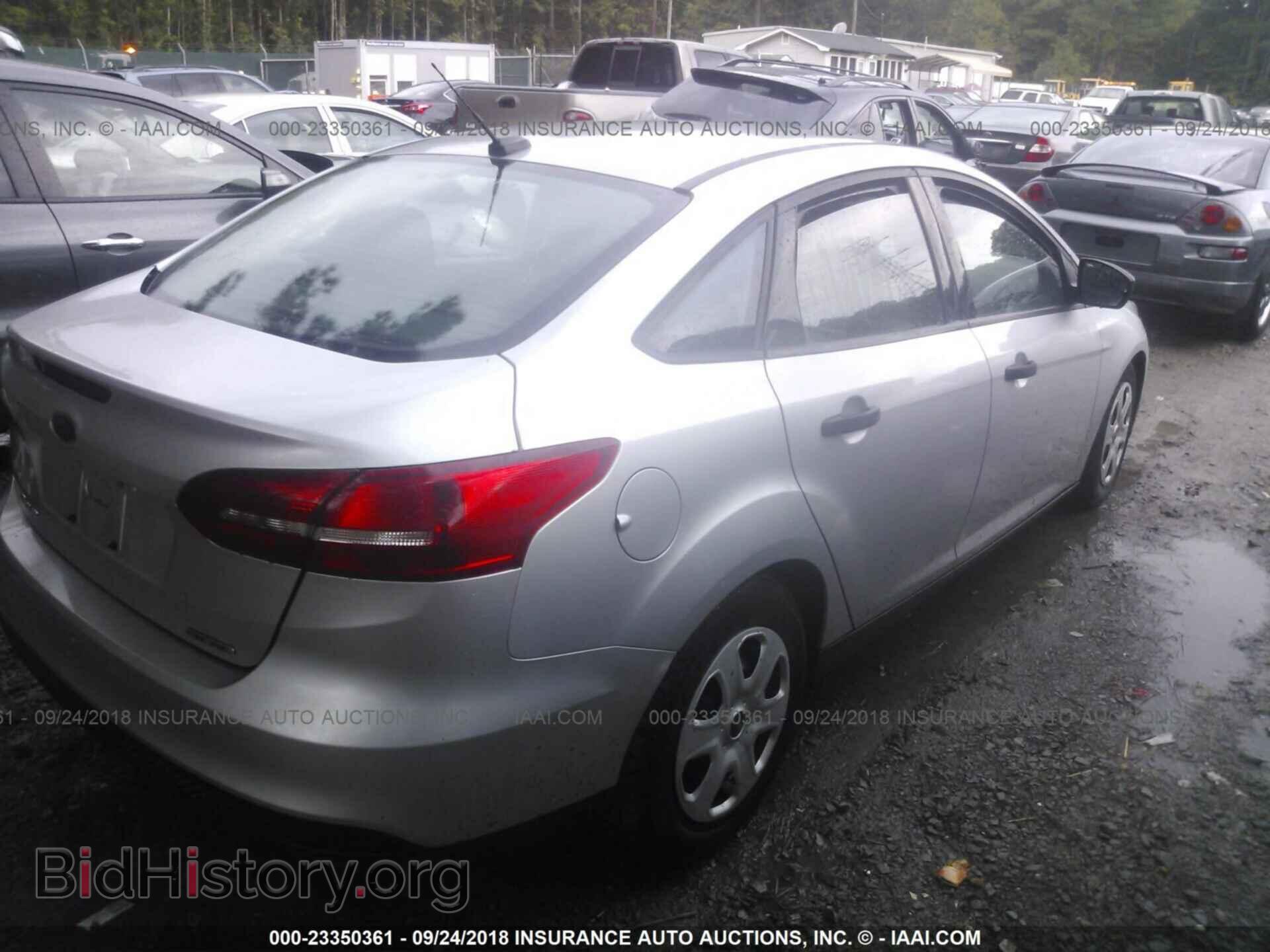 2015 Ford Focus - VIN: 1FADP3E23FL354875 - Photo 4