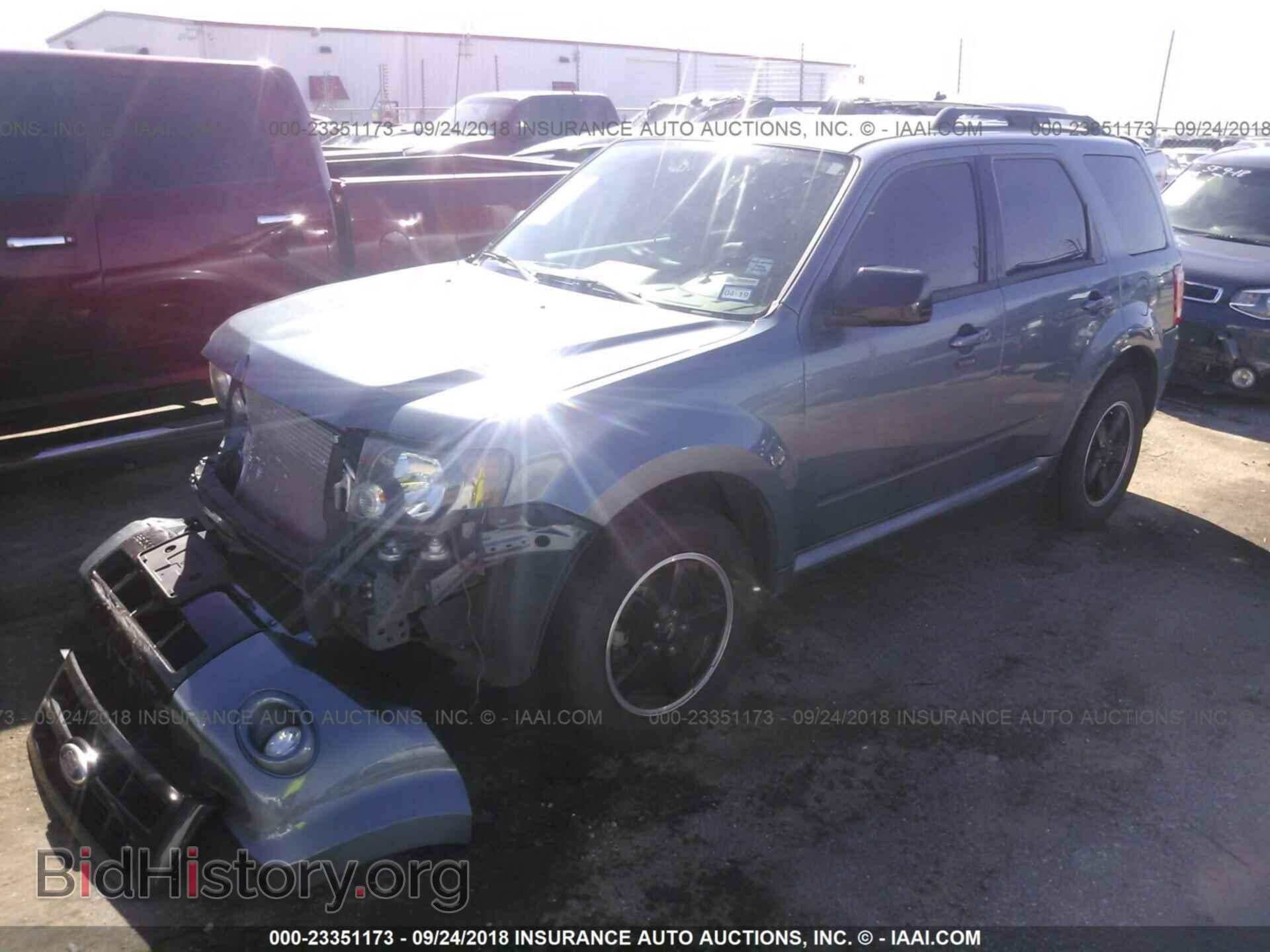2011 Ford Escape - VIN: 1FMCU0DG5BKB52688 - Photo 2