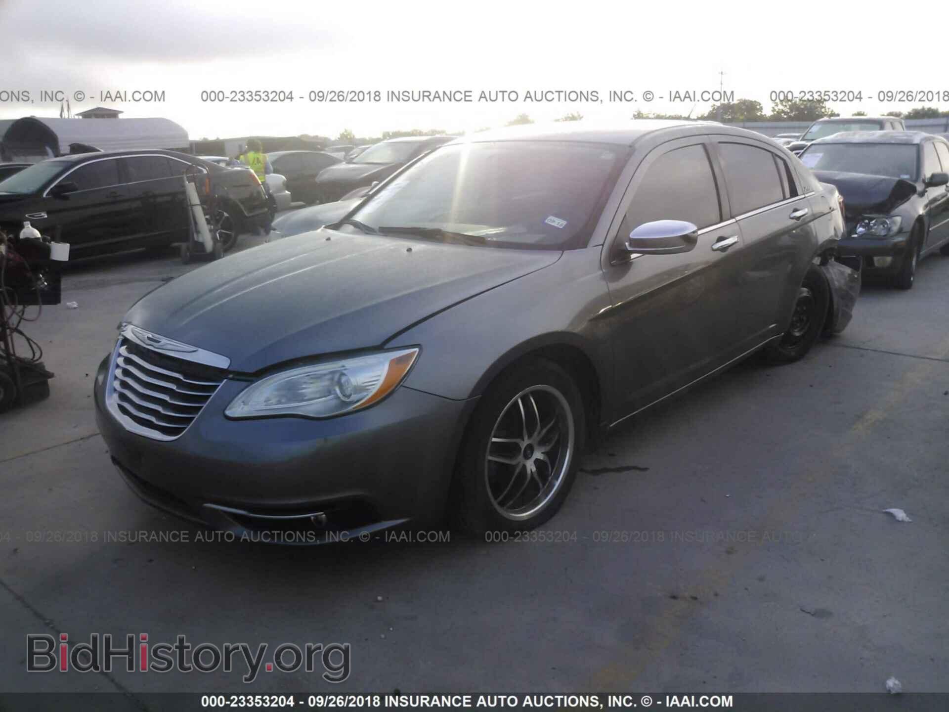 2011 Chrysler 200 - VIN: 1C3BC2FG6BN577853 - Photo 2