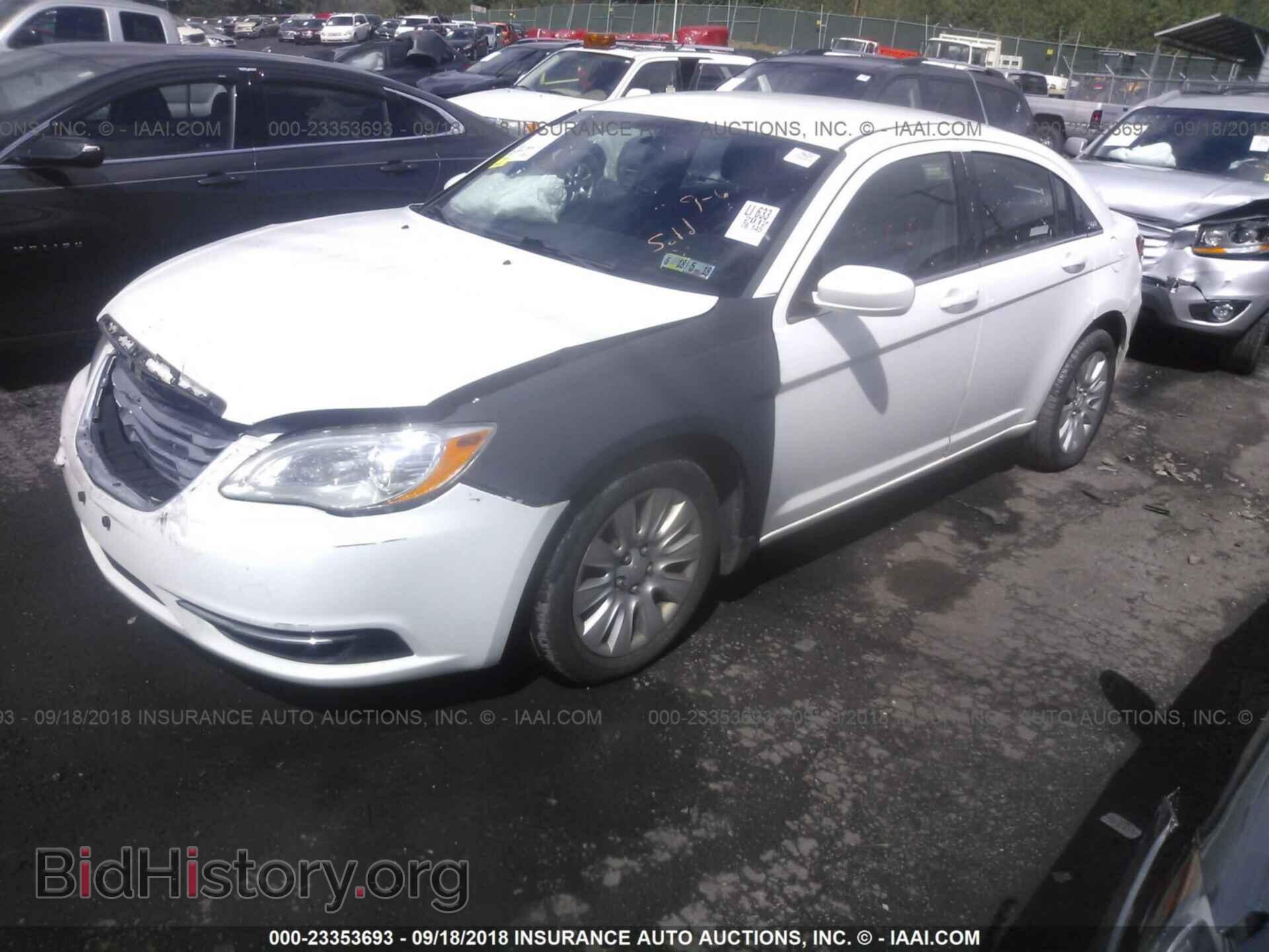 2012 Chrysler 200 - VIN: 1C3CCBAB4CN319753 - Фото 2