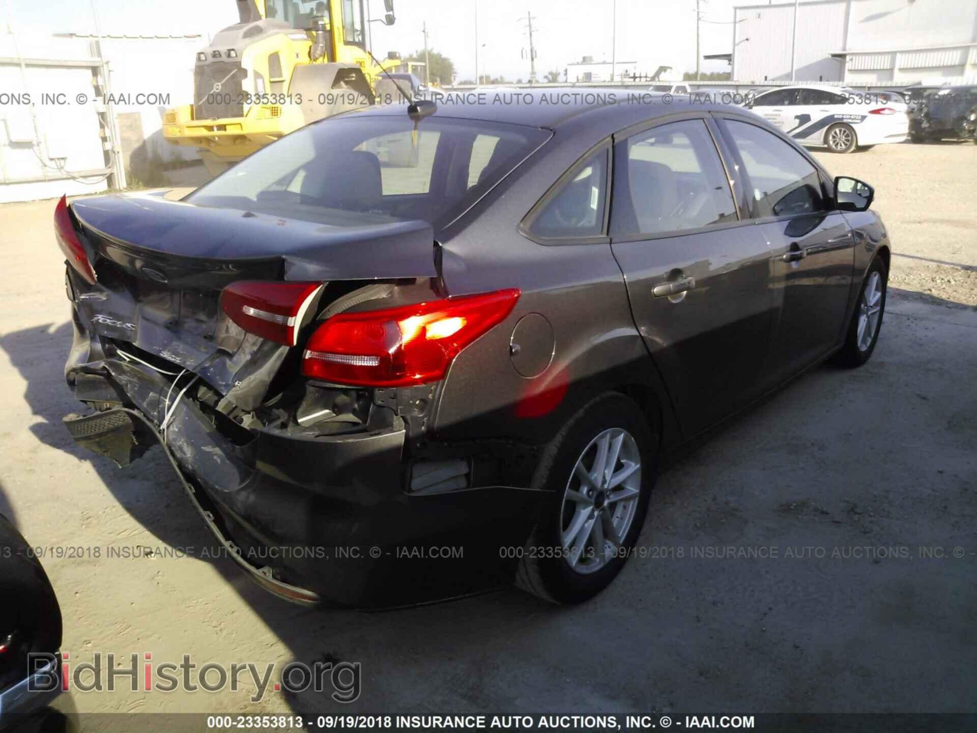 2017 Ford Focus - VIN: 1FADP3F20HL259661 - Photo 4