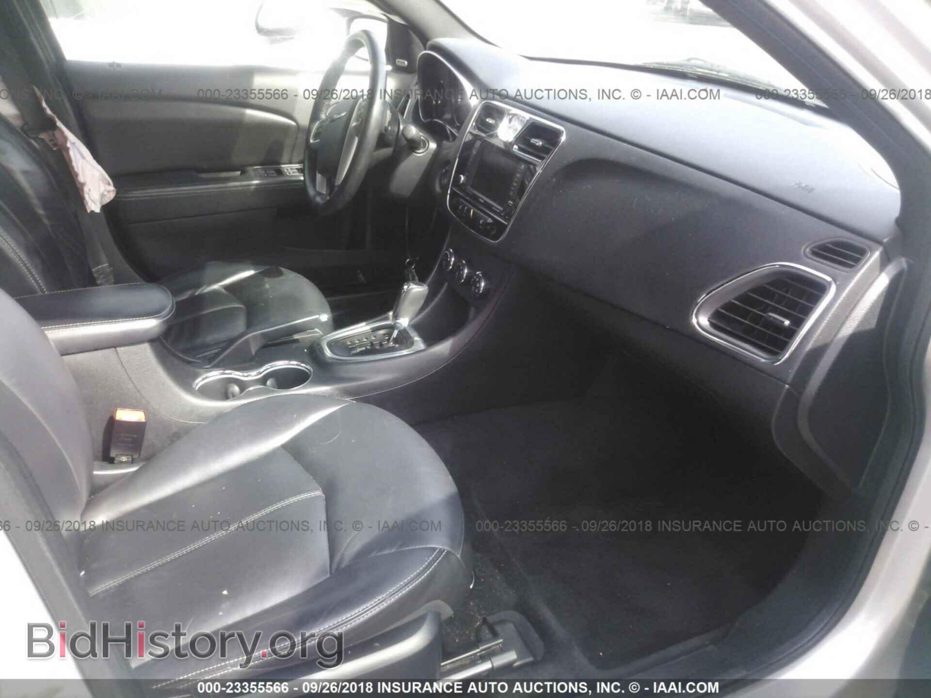 2011 Chrysler 200 - VIN: 1C3BC2FG3BN525256 - Фото 5