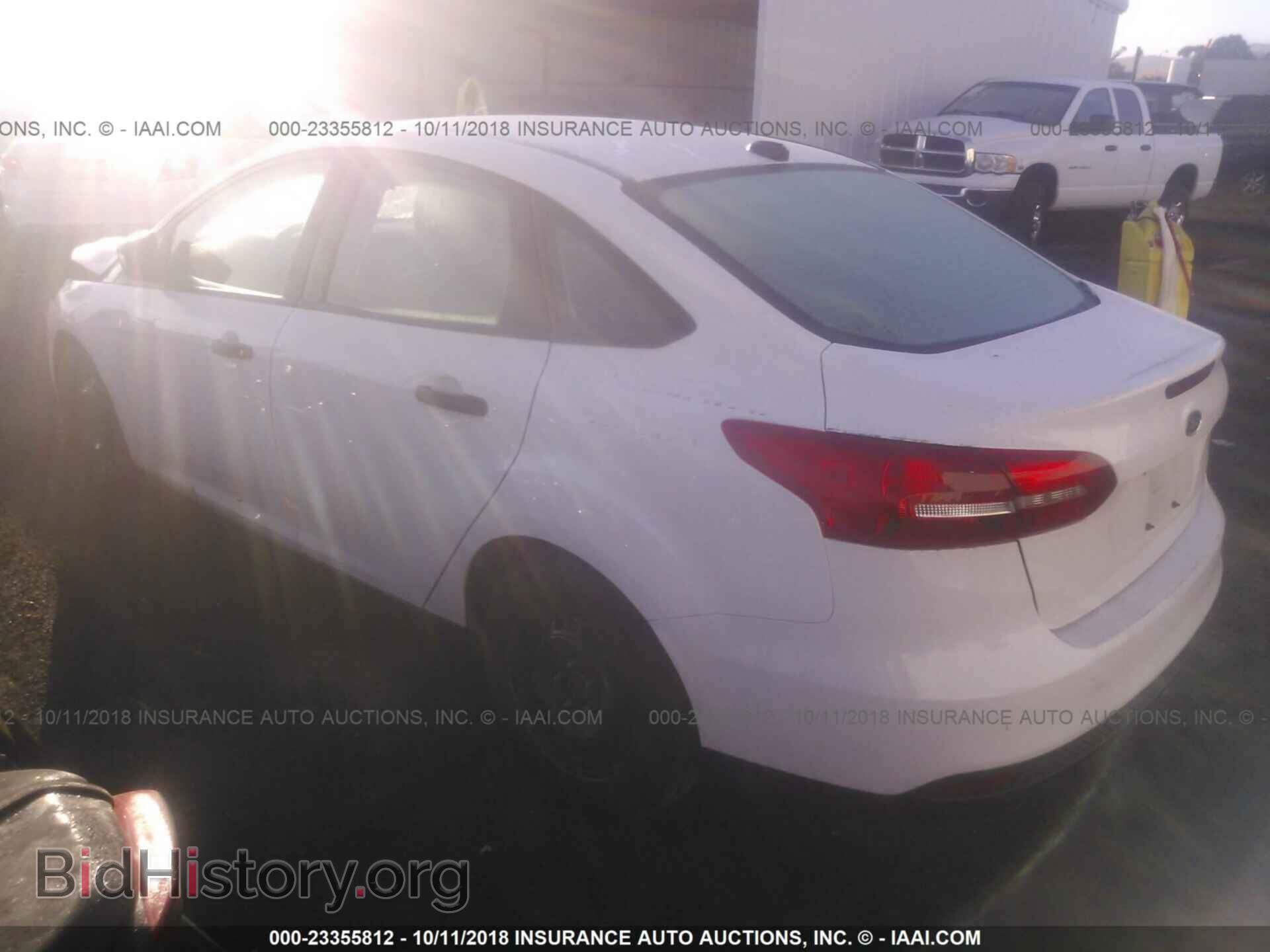 2016 Ford Focus - VIN: 1FADP3E24GL320736 - Photo 3