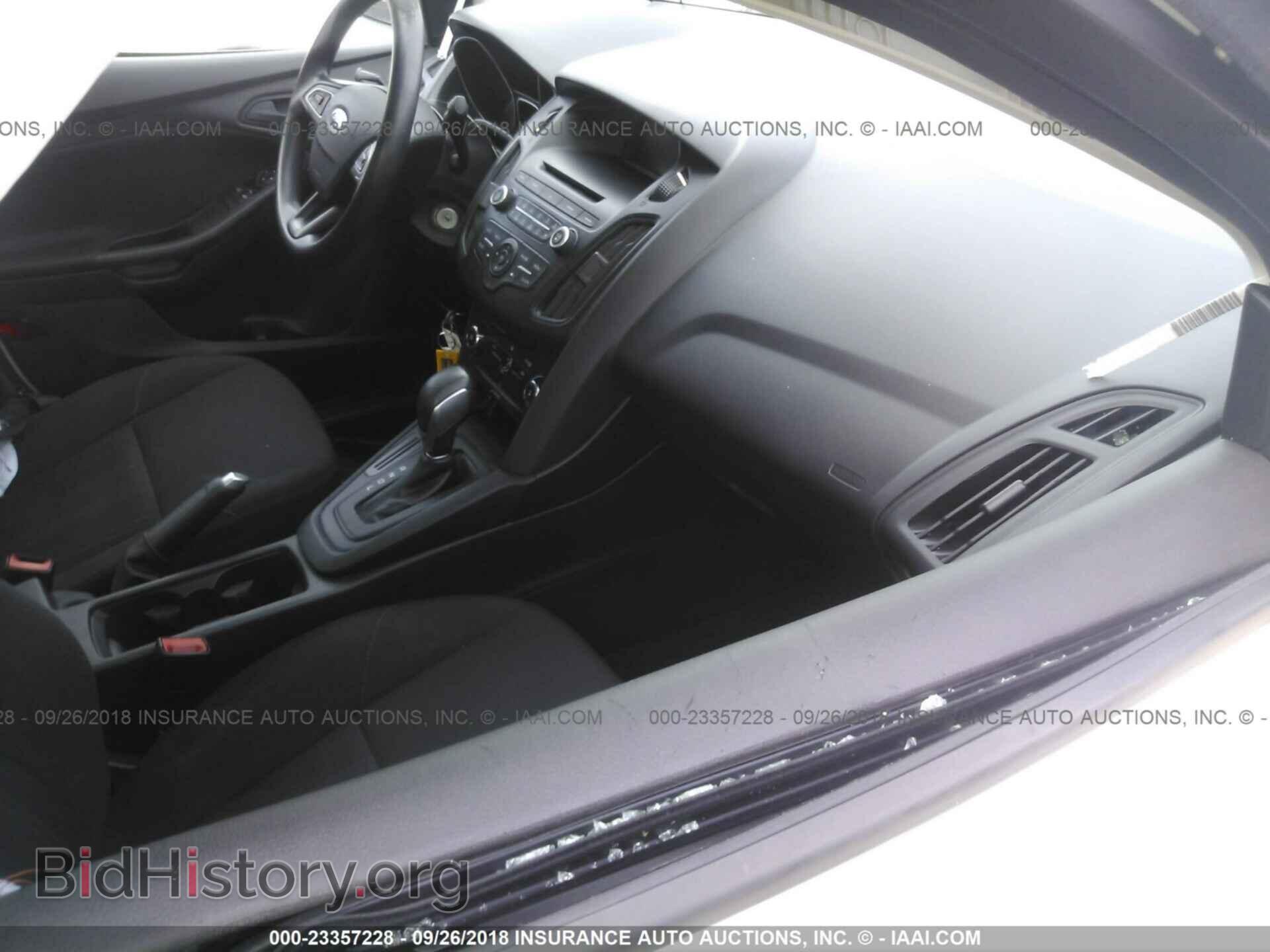 2016 Ford Focus - VIN: 1FADP3E23GL203066 - Photo 5