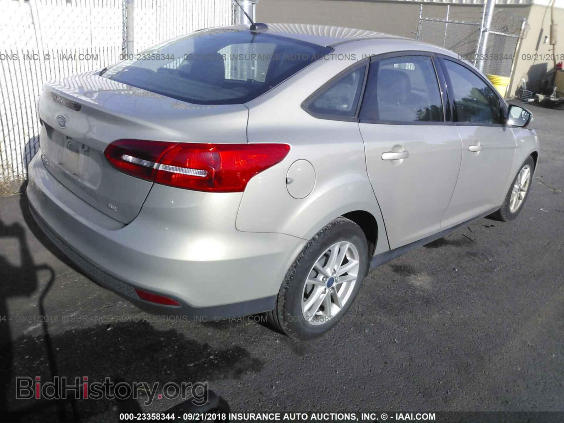 2016 Ford Focus - VIN: 1FADP3F24GL282844 - Фото 4