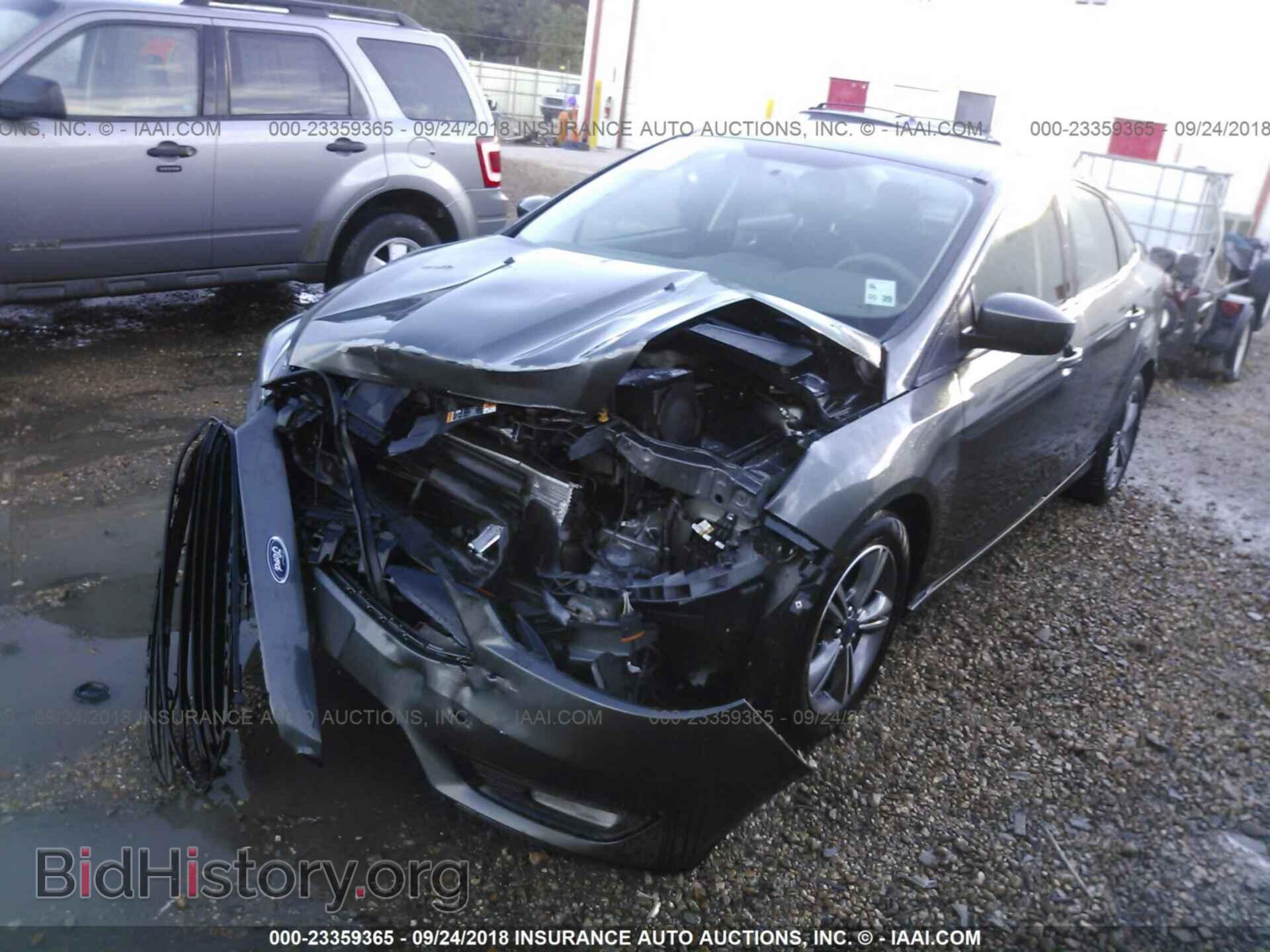 2018 Ford Focus - VIN: 1FADP3FE3JL275286 - Photo 2