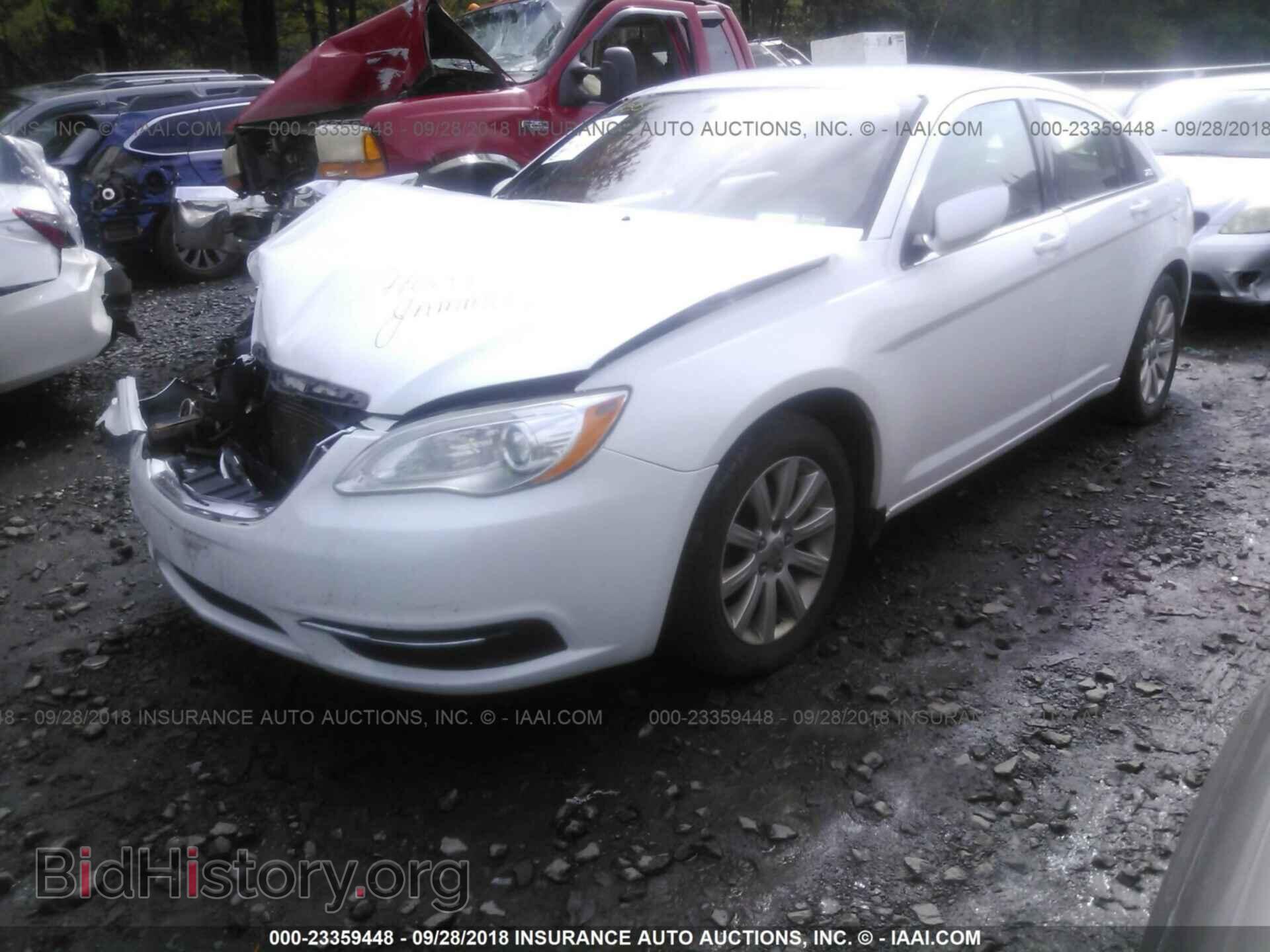 2011 Chrysler 200 - VIN: 1C3BC1FB2BN576164 - Photo 2