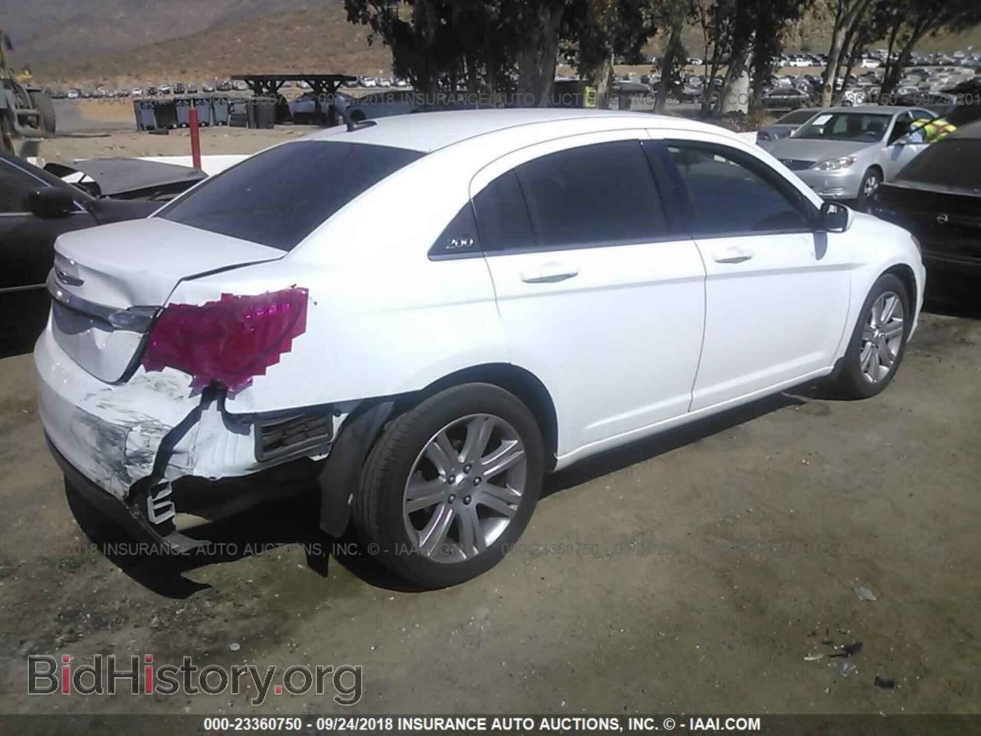 2013 Chrysler 200 - VIN: 1C3CCBAB8DN640079 - Photo 4