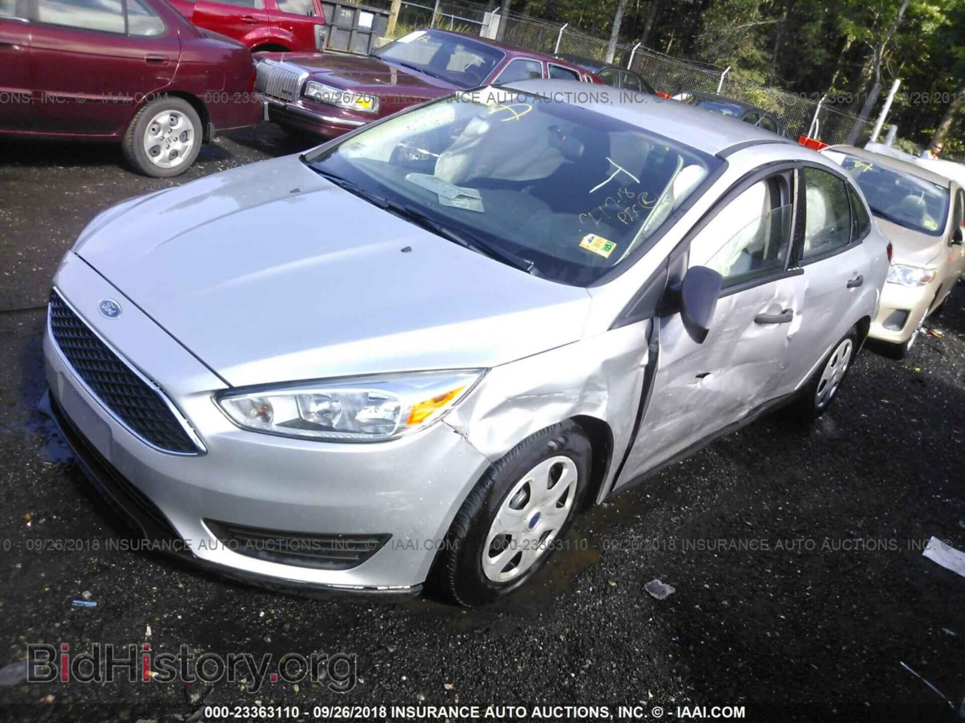 2017 Ford Focus - VIN: 1FADP3E21HL256771 - Photo 2