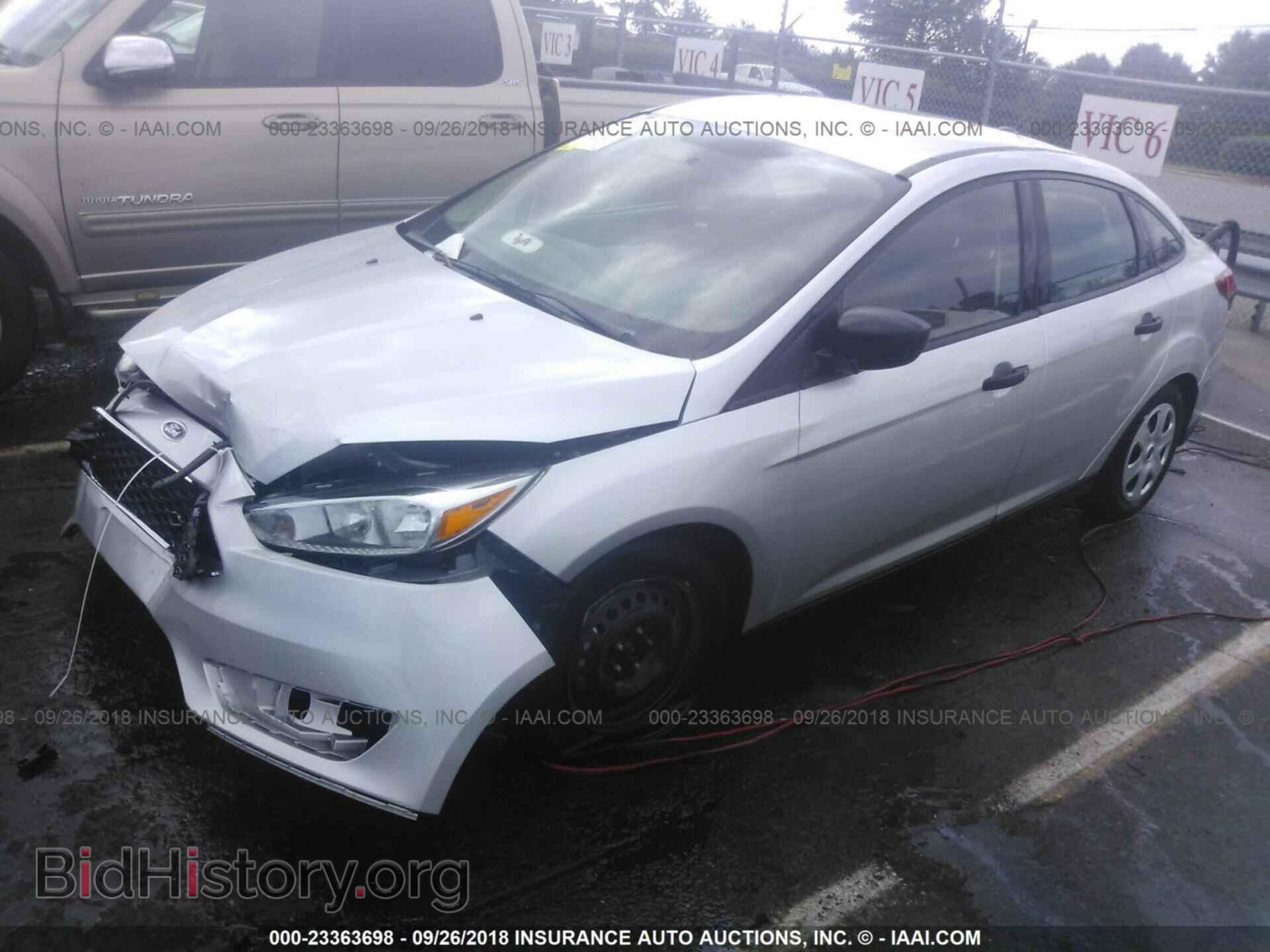 2017 Ford Focus - VIN: 1FADP3E20HL337146 - Photo 2