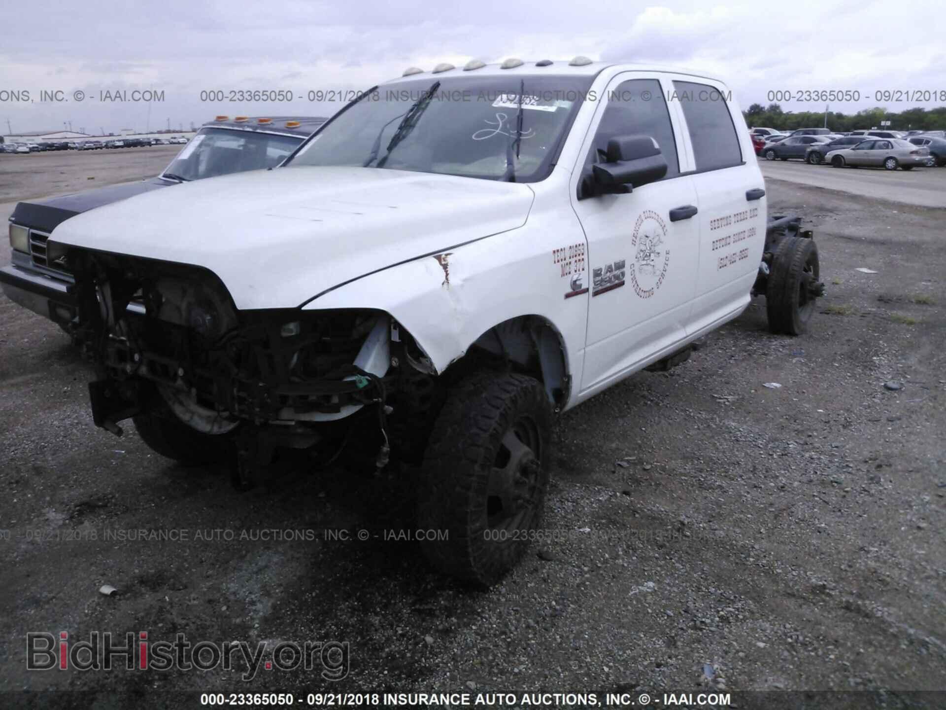 2013 Ram 3500 - VIN: 3C7WRTCL0DG575341 - Фото 2