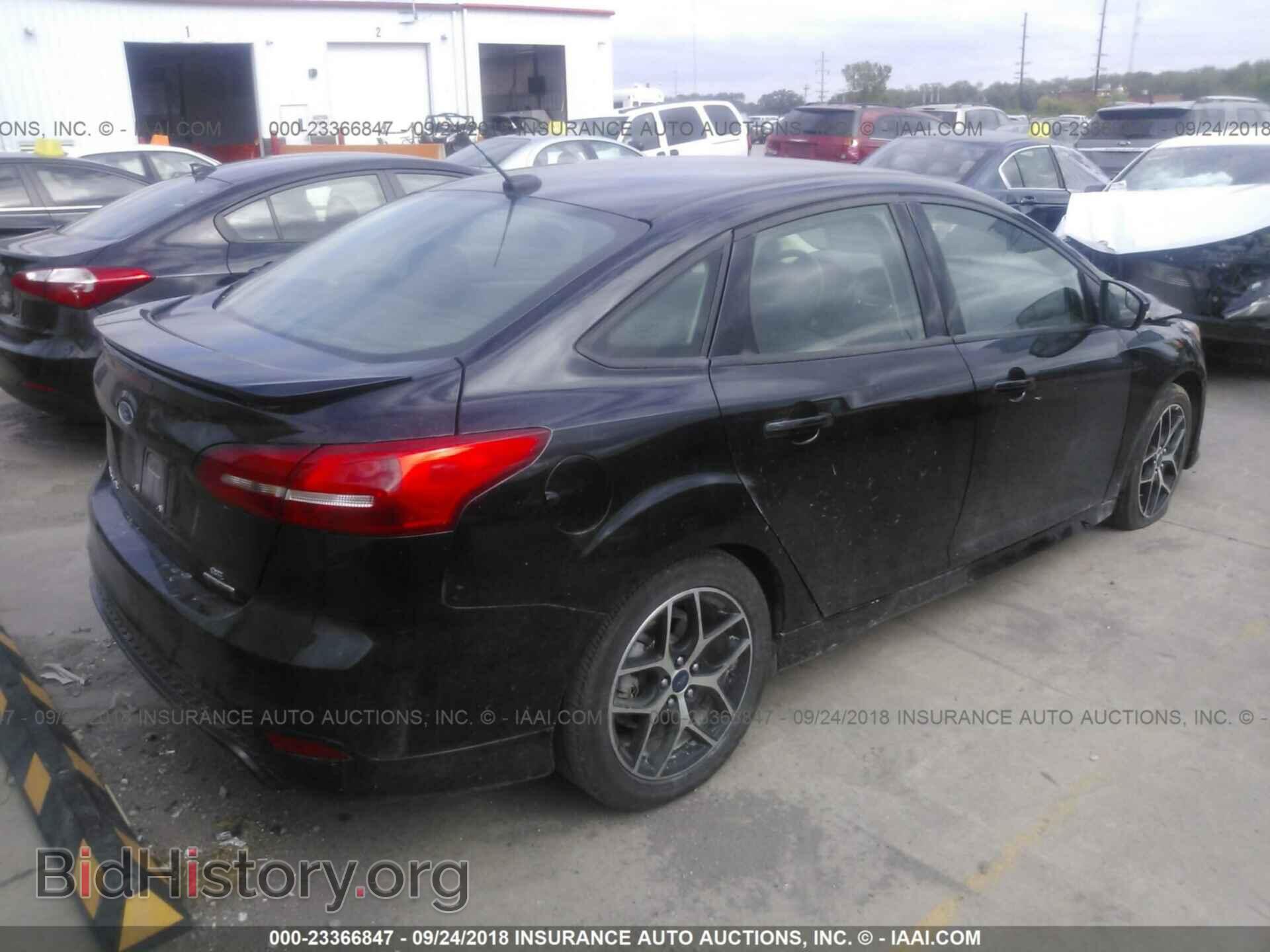 2016 Ford Focus - VIN: 1FADP3F23GL383566 - Photo 4