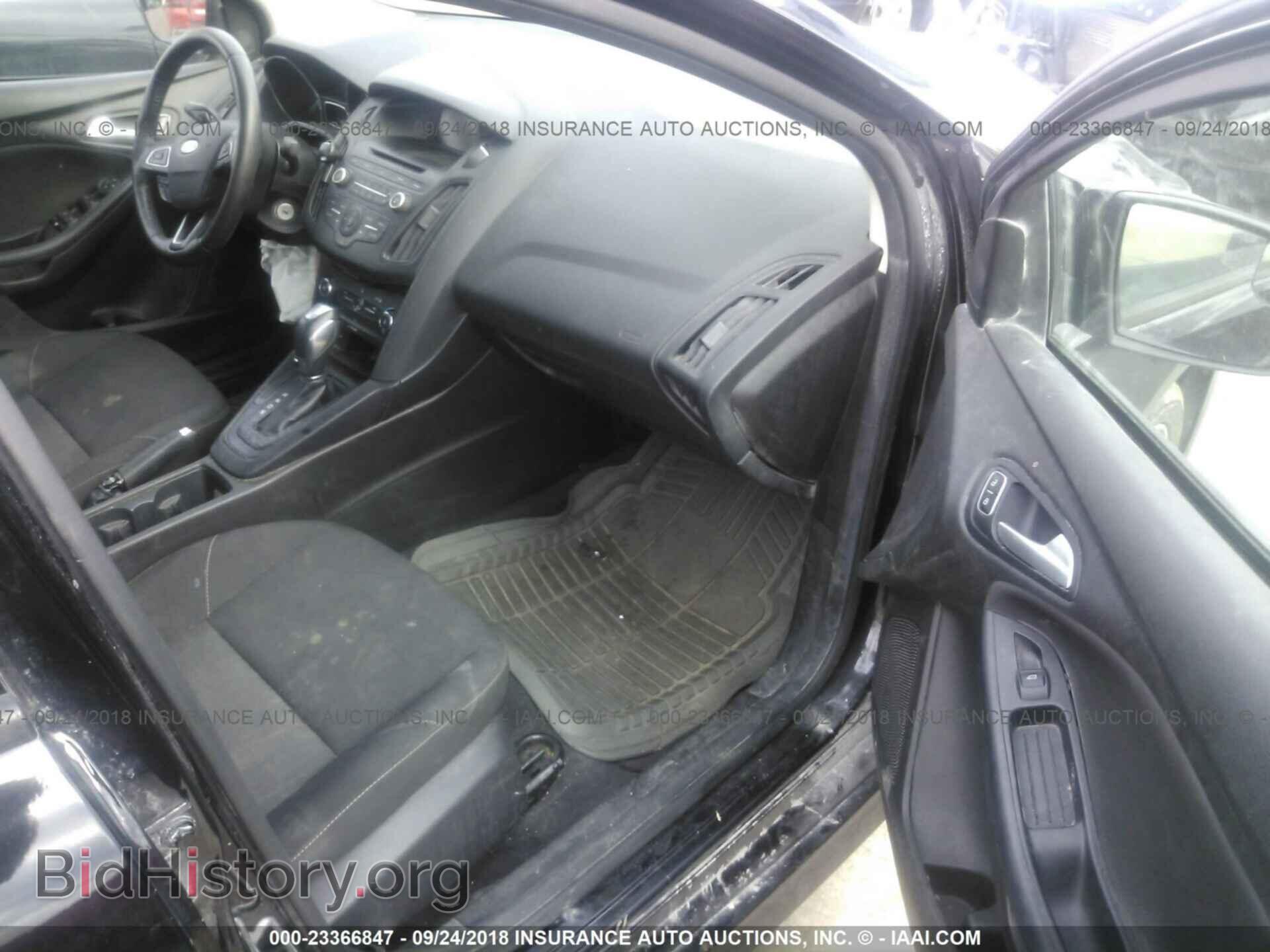 2016 Ford Focus - VIN: 1FADP3F23GL383566 - Photo 5