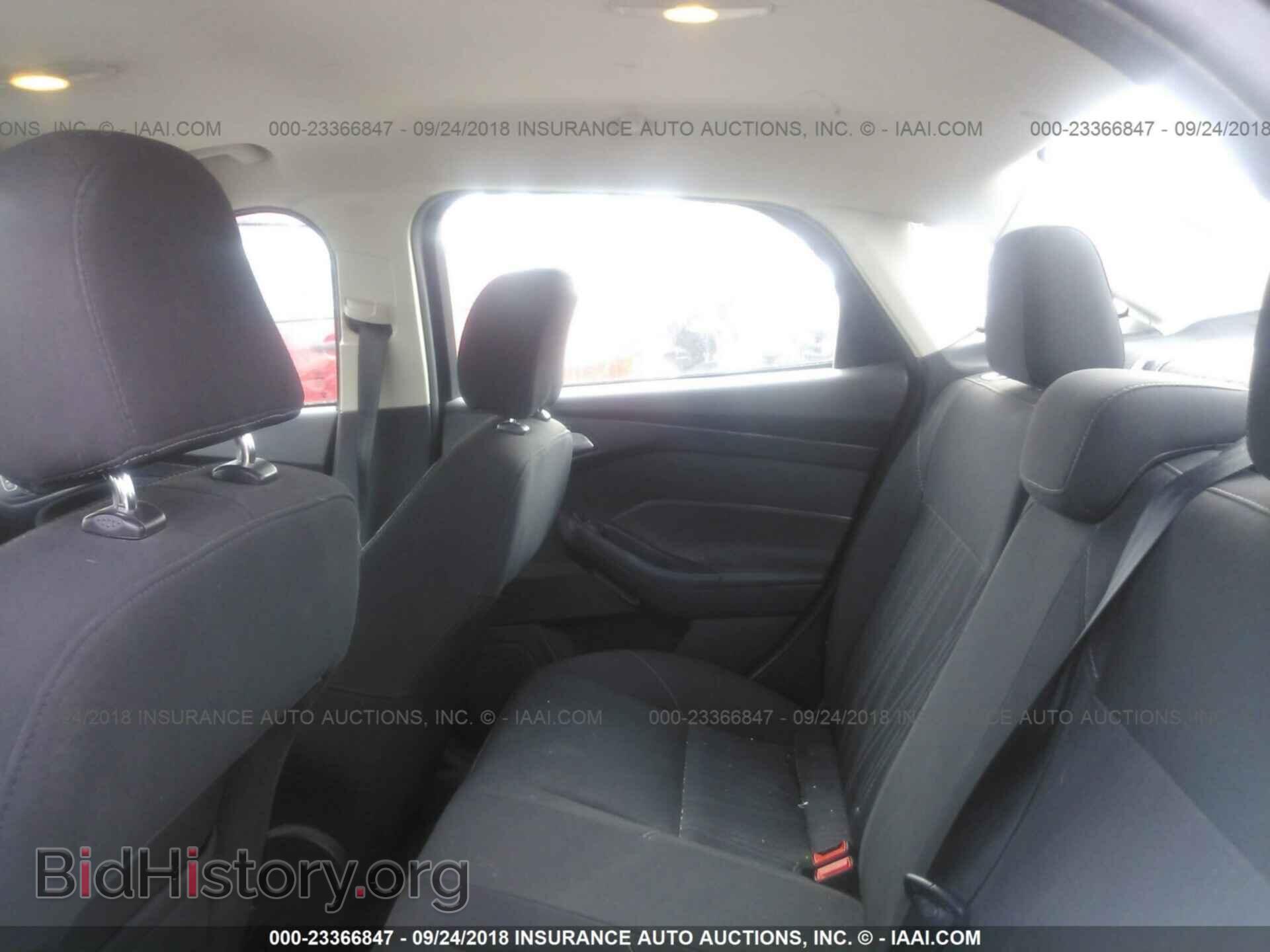 2016 Ford Focus - VIN: 1FADP3F23GL383566 - Photo 8