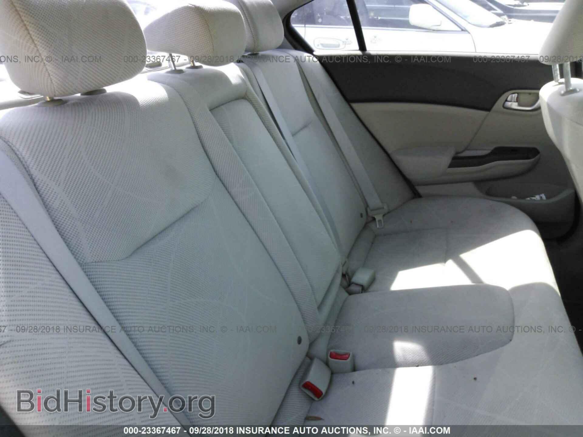 2012 Honda Civic - VIN: 2HGFB2F87CH305736 - Photo 8