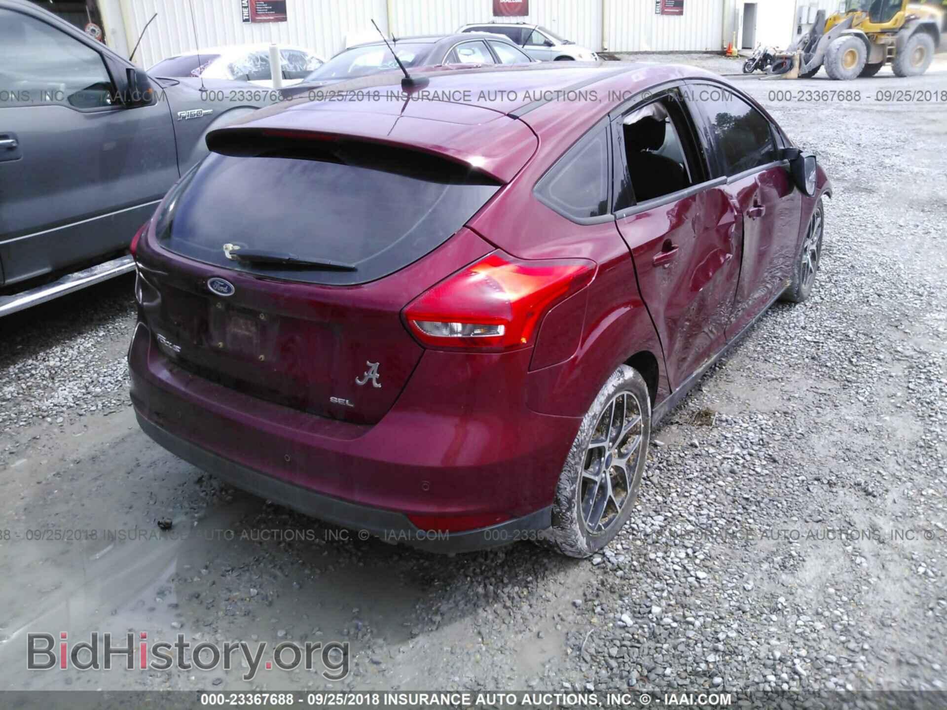 2017 Ford Focus - VIN: 1FADP3M26HL298063 - Photo 4
