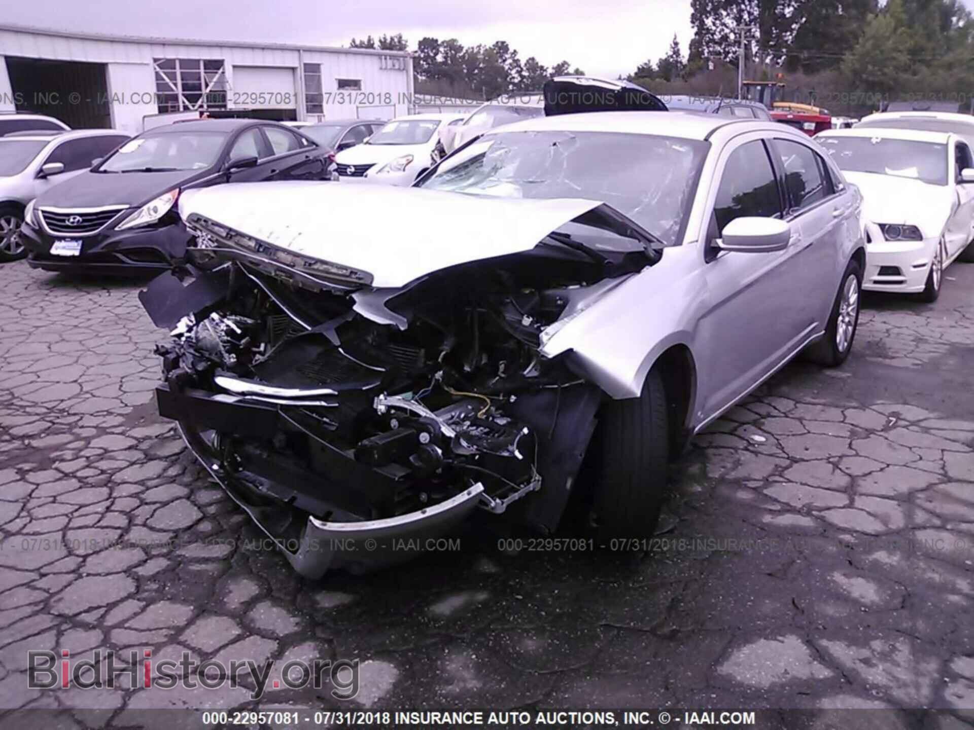 2012 CHRYSLER 200 - VIN: 1C3CCBAB6CN127704 - Photo 2
