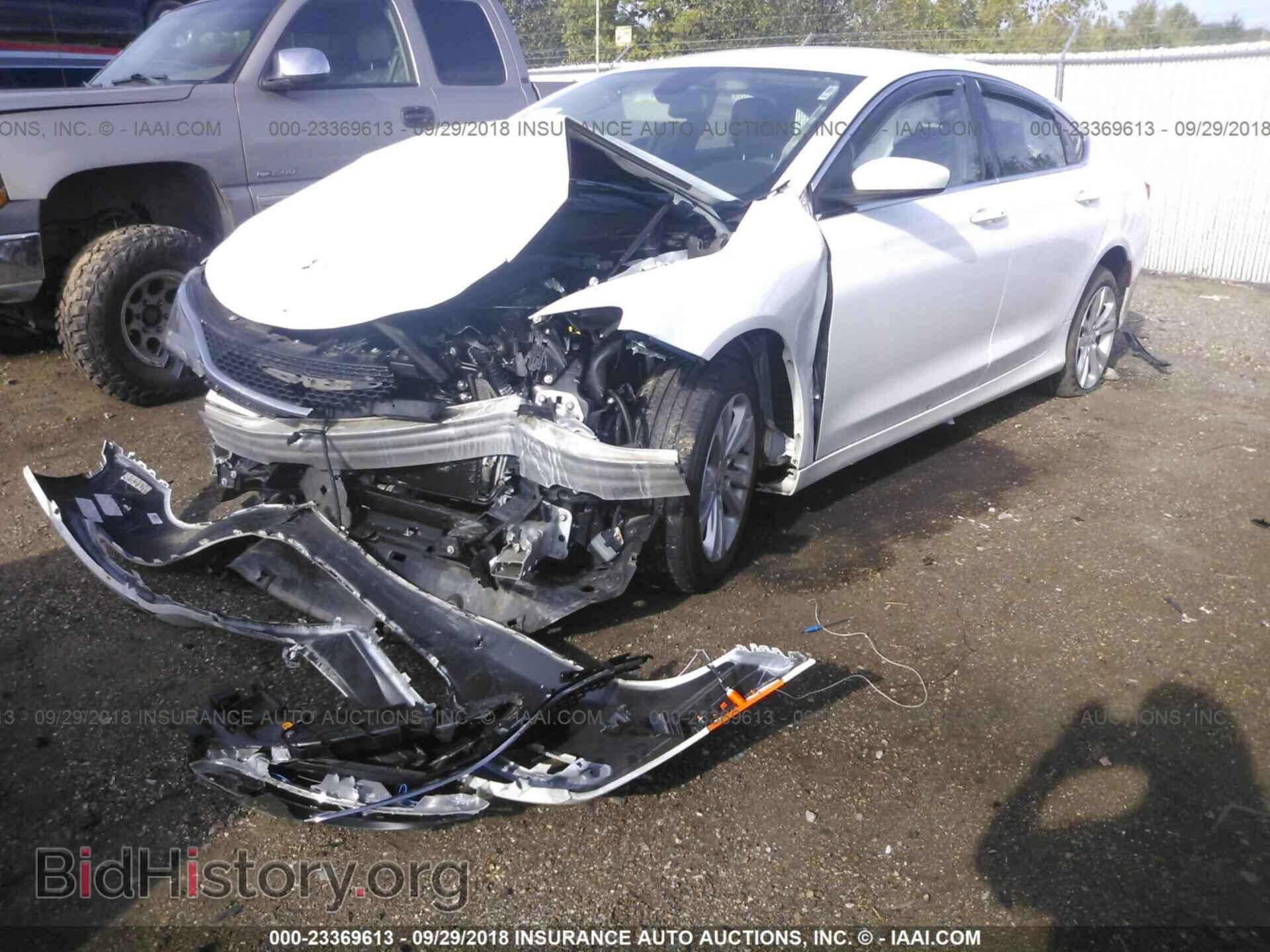 2015 Chrysler 200 - VIN: 1C3CCCABXFN623888 - Photo 2