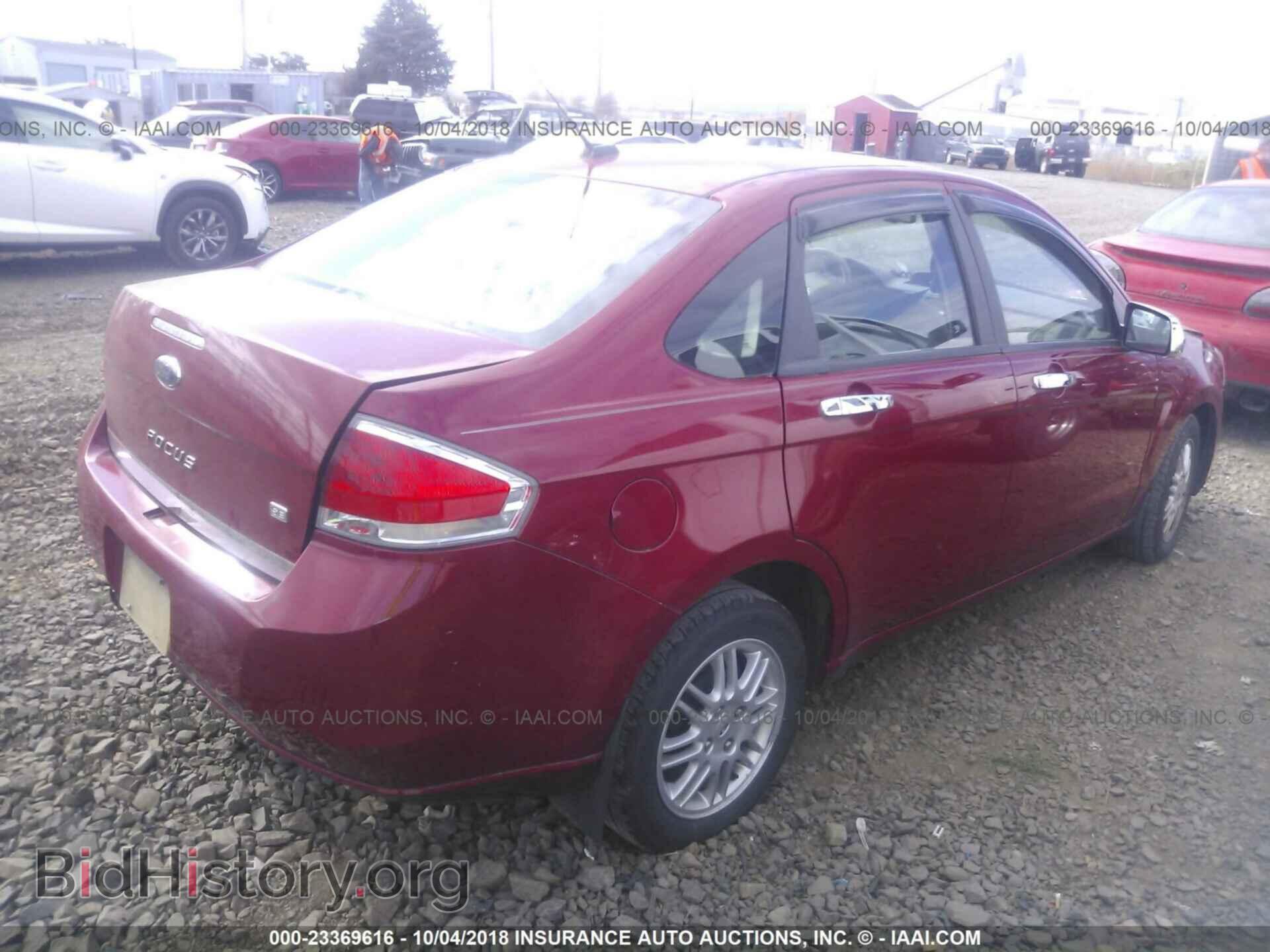 2011 Ford Focus - VIN: 1FAHP3FN1BW151101 - Фото 4