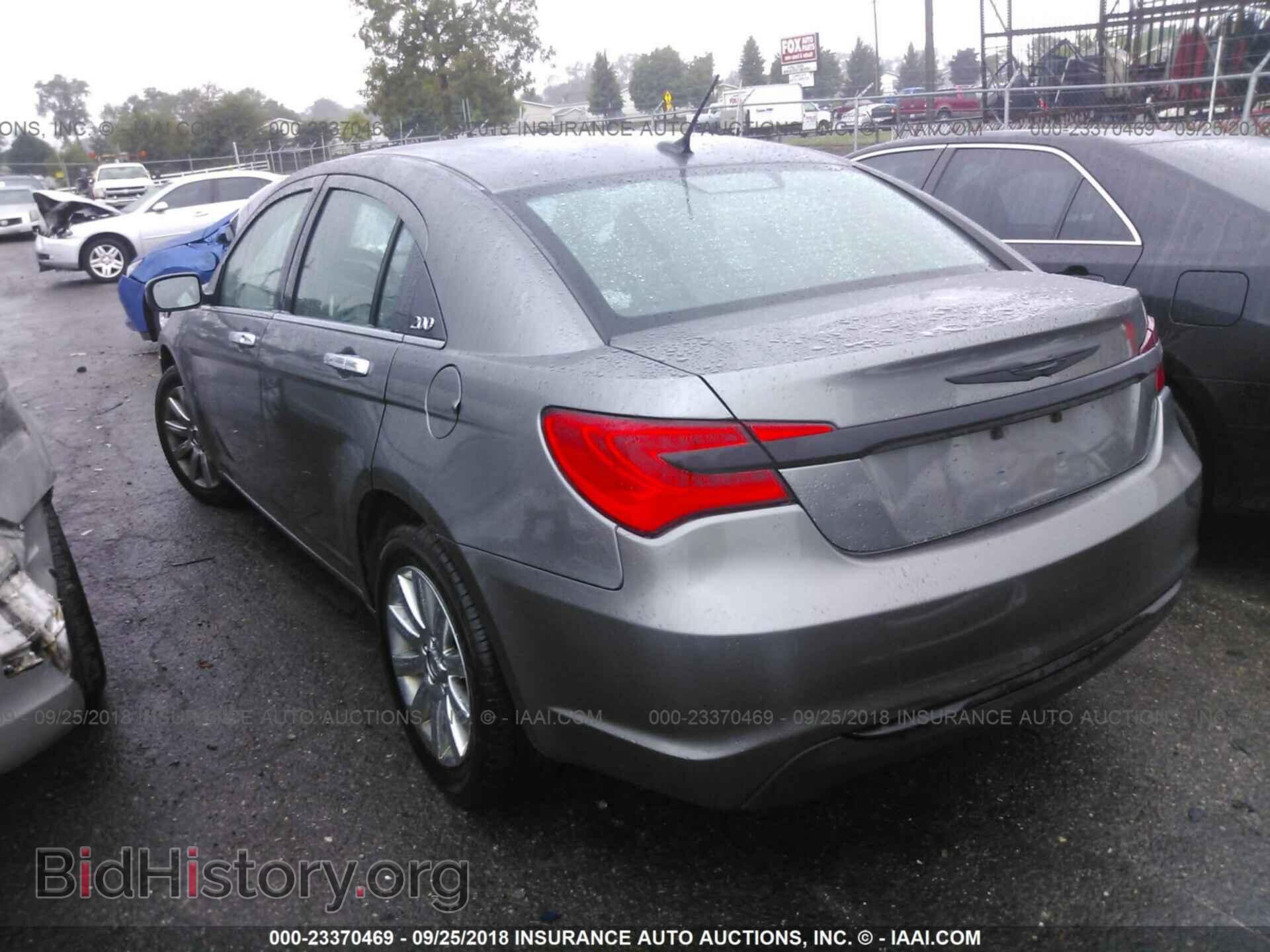2013 Chrysler 200 - VIN: 1C3CCBBBXDN592776 - Фото 3