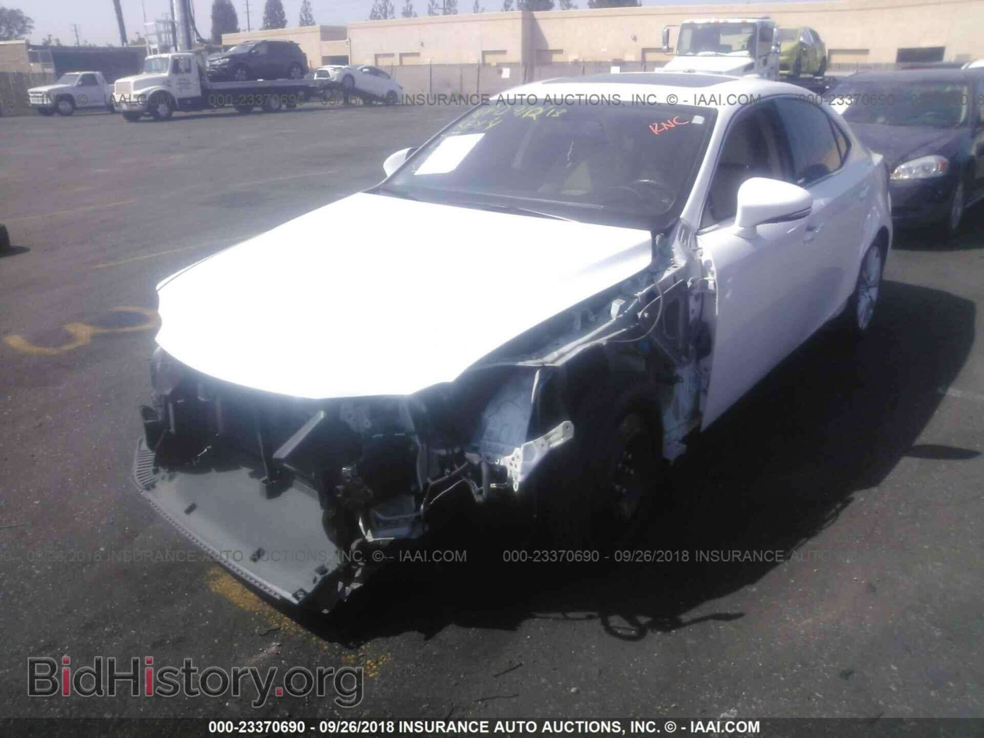 2014 Lexus Is - VIN: JTHBF1D29E5022113 - Photo 2