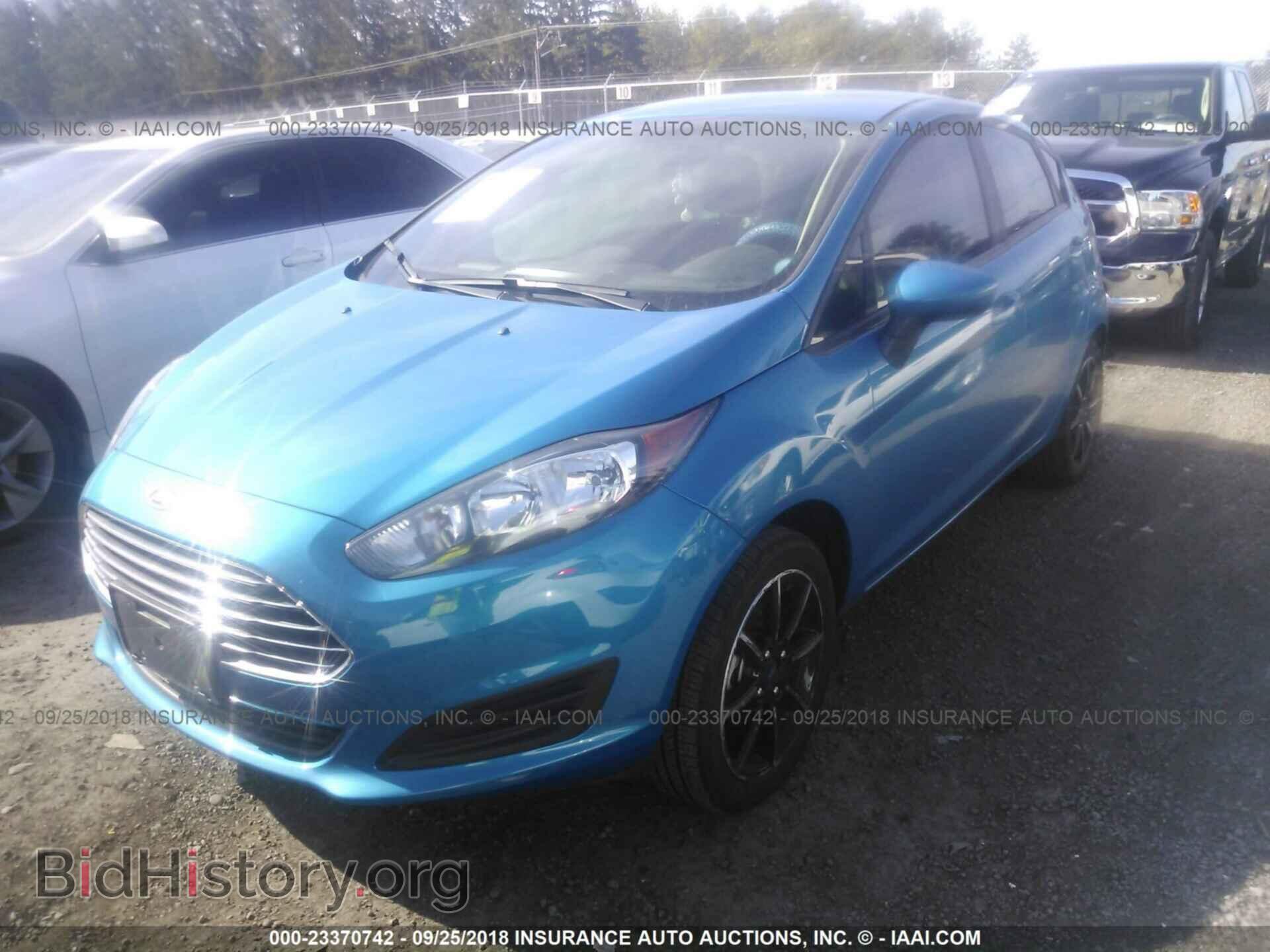2017 Ford Fiesta - VIN: 3FADP4EJ3HM158403 - Фото 2