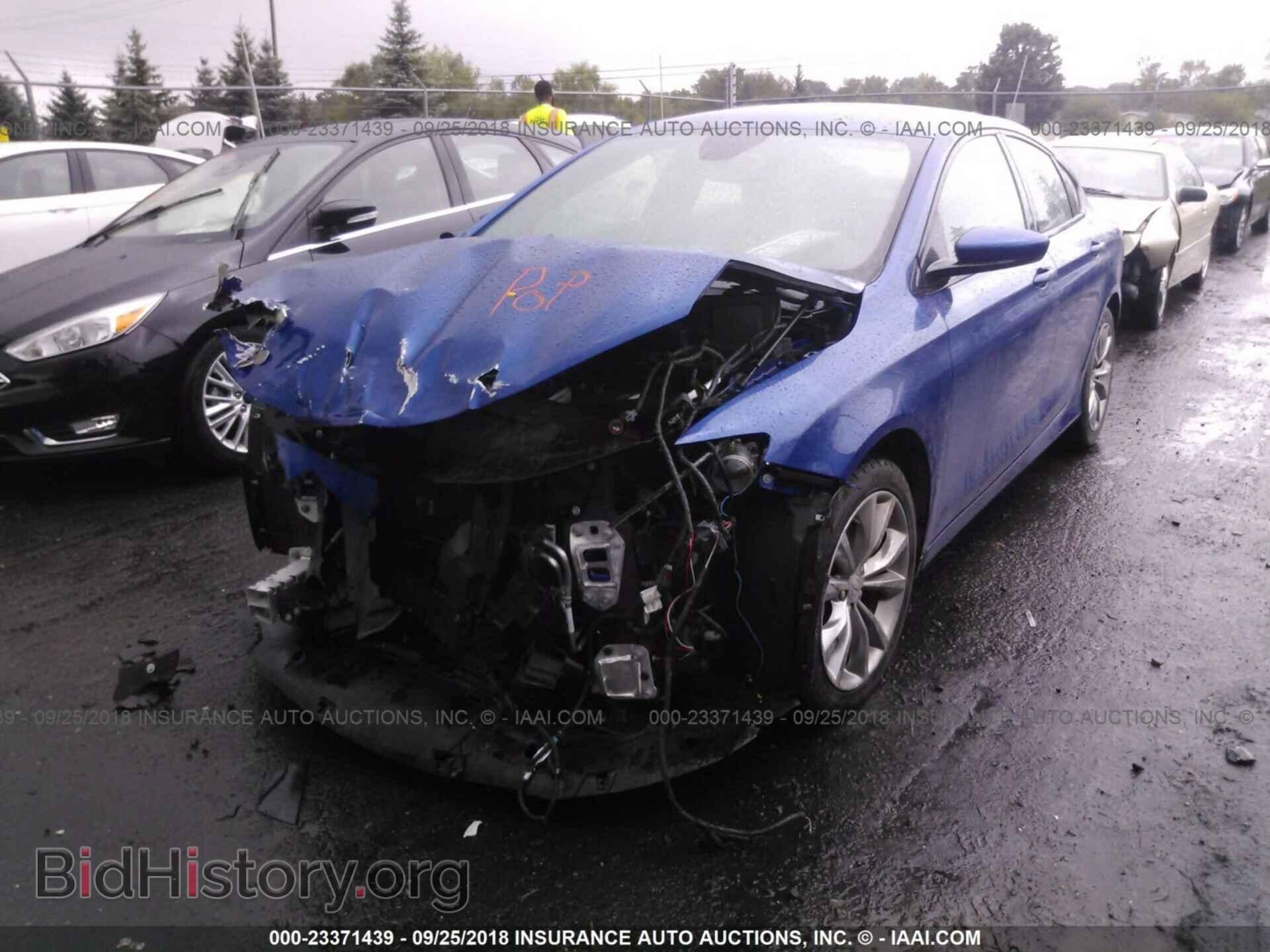 2015 Chrysler 200 - VIN: 1C3CCCBB2FN566200 - Photo 2