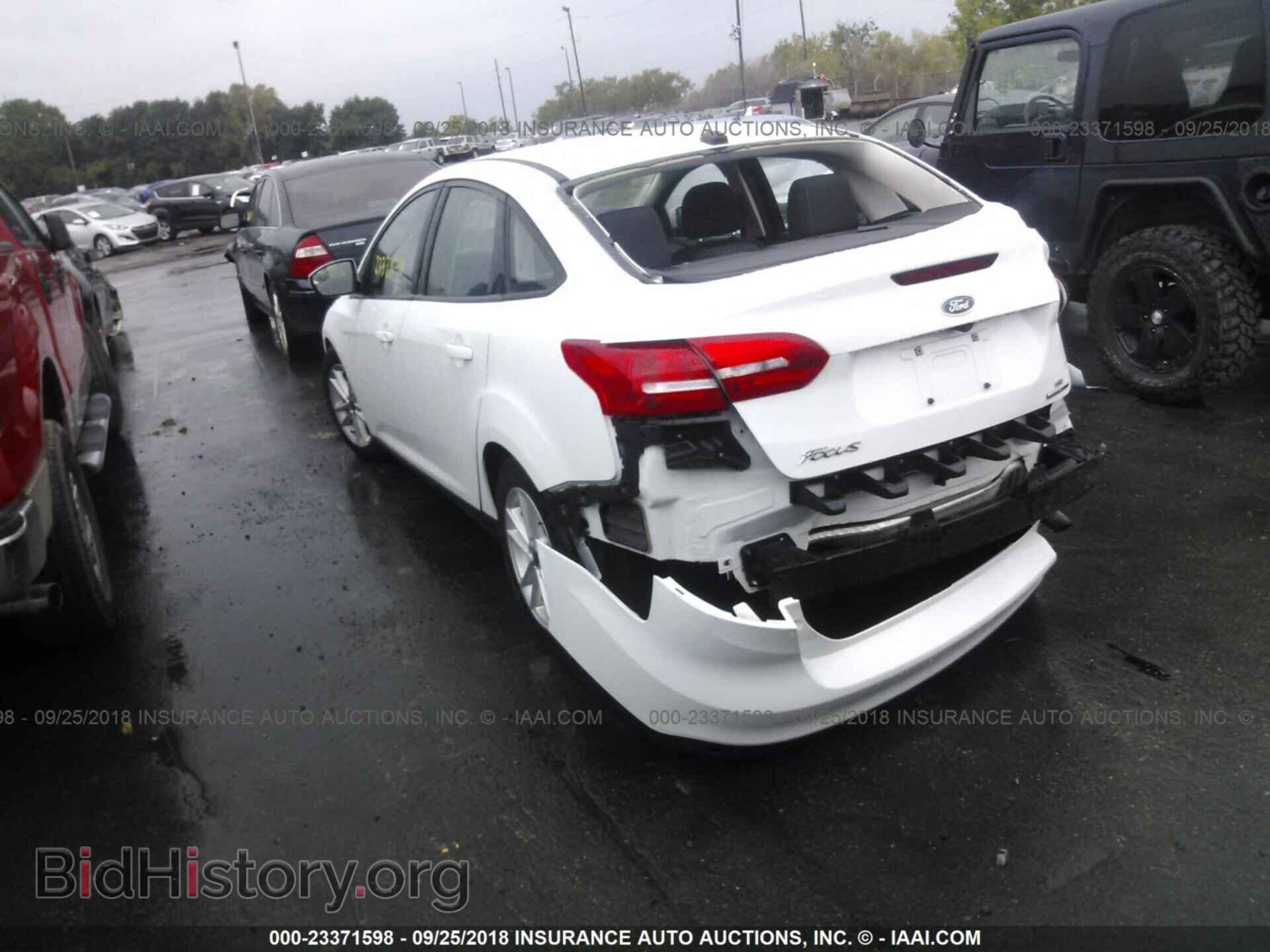 2016 Ford Focus - VIN: 1FADP3F2XGL280760 - Фото 3