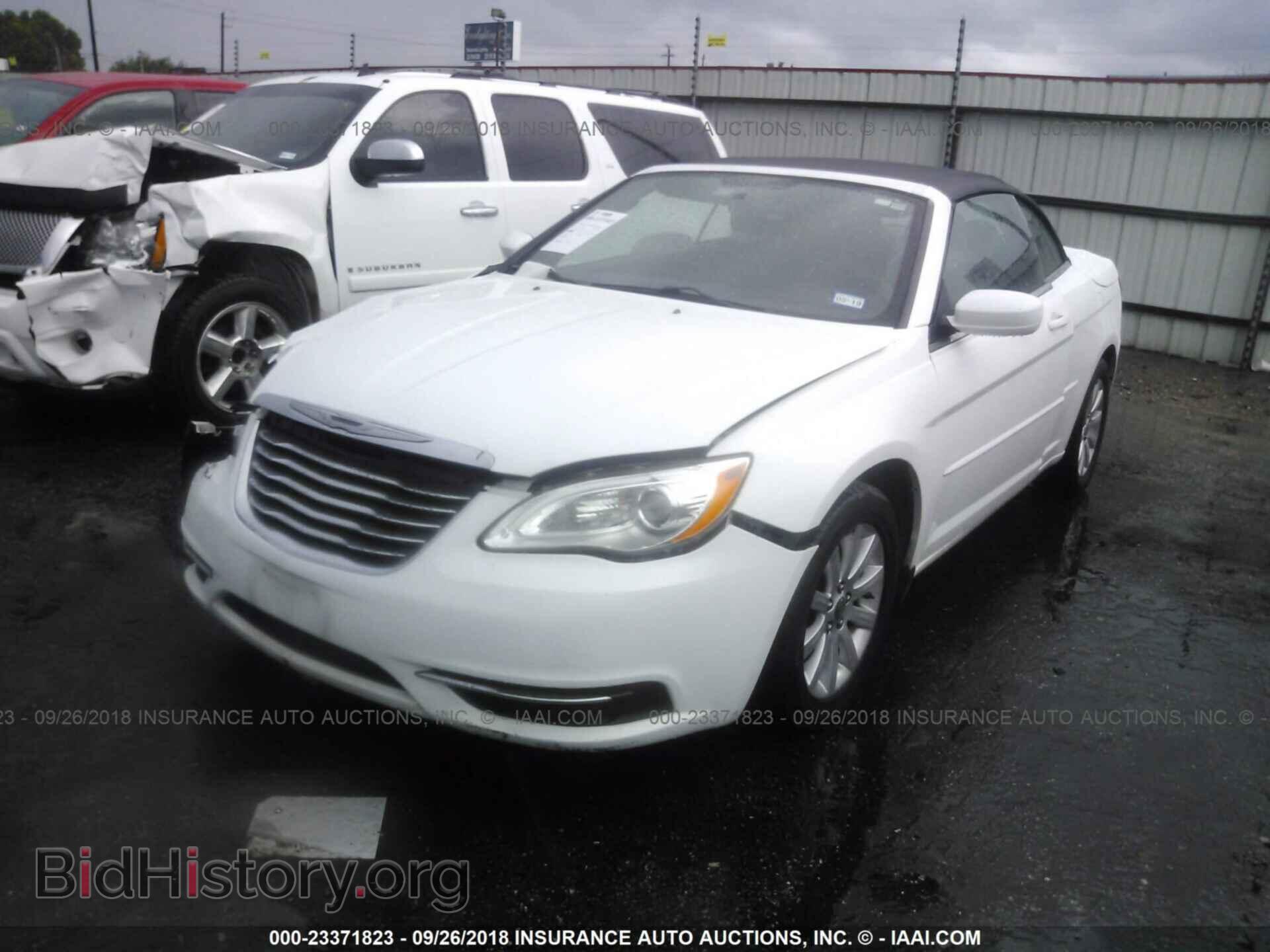 2011 Chrysler 200 - VIN: 1C3BC2EB2BN575748 - Фото 2