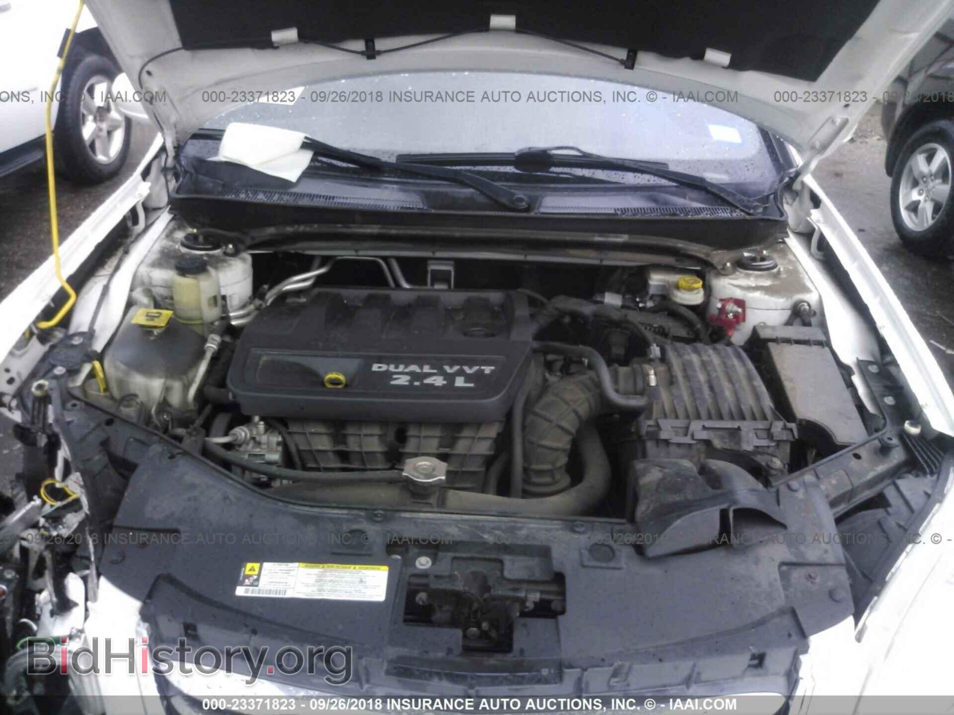 2011 Chrysler 200 - VIN: 1C3BC2EB2BN575748 - Фото 10
