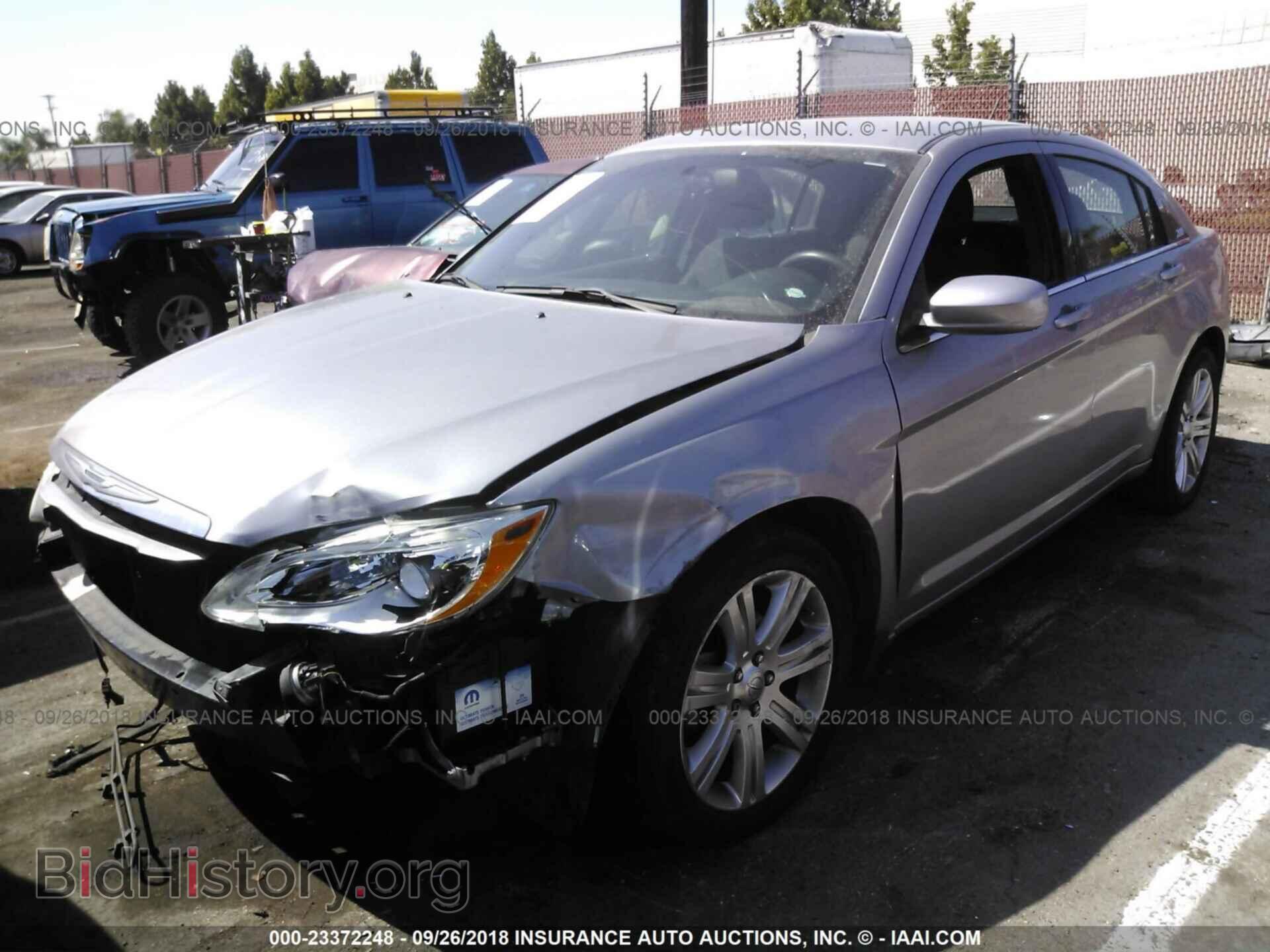 2013 Chrysler 200 - VIN: 1C3CCBAB5DN762852 - Photo 2