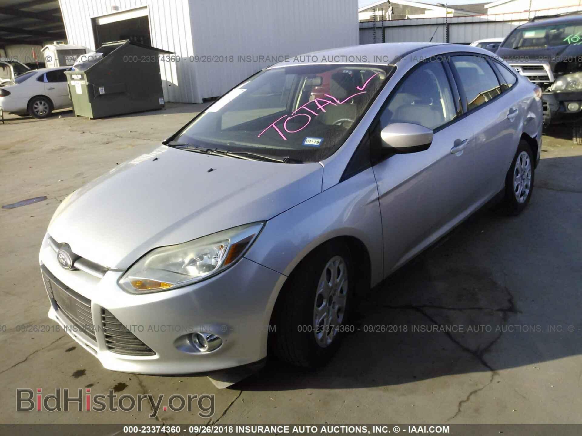 2012 Ford Focus - VIN: 1FAHP3F2XCL207318 - Фото 2