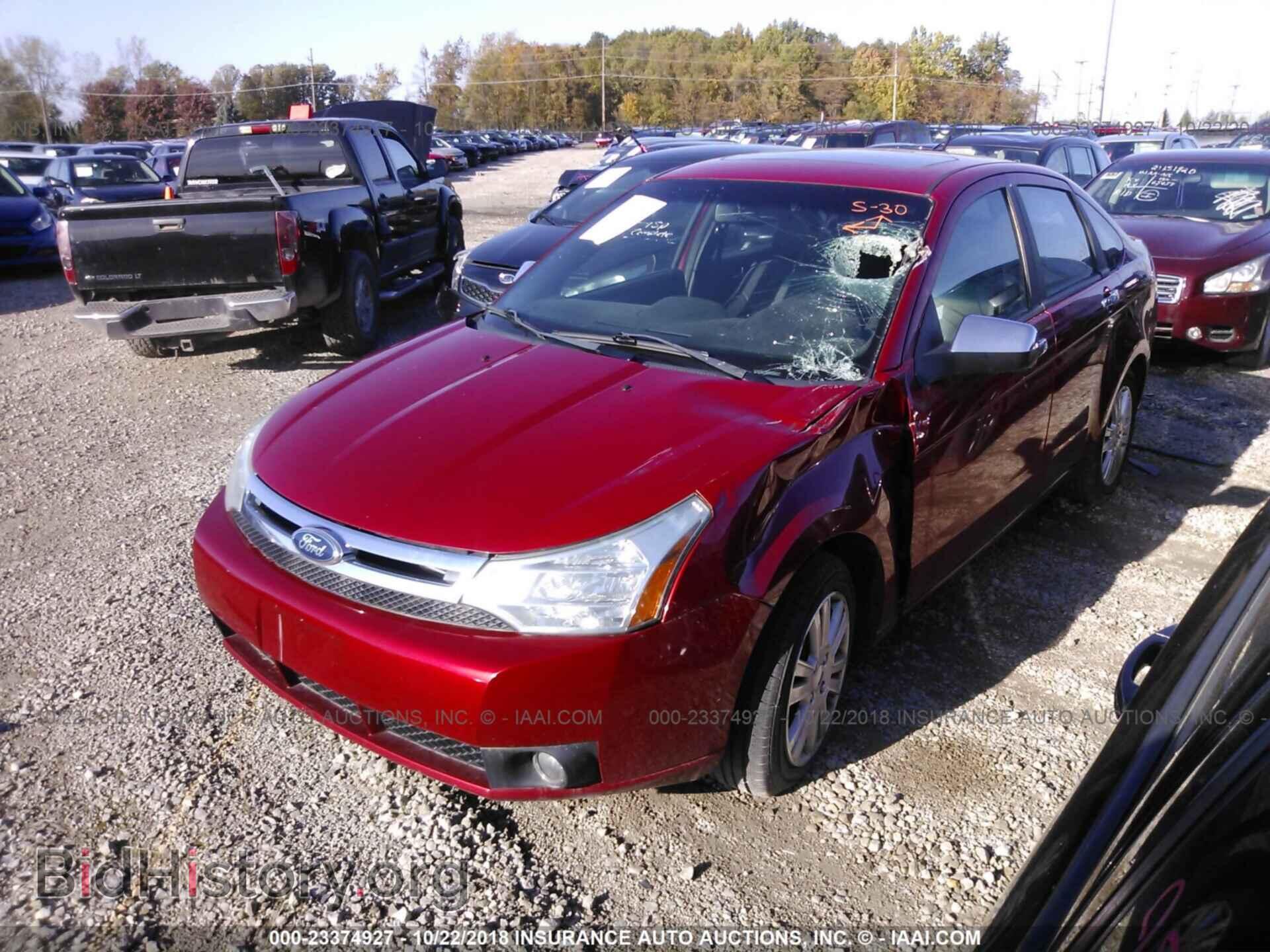 2011 Ford Focus - VIN: 1FAHP3HN6BW177691 - Фото 2