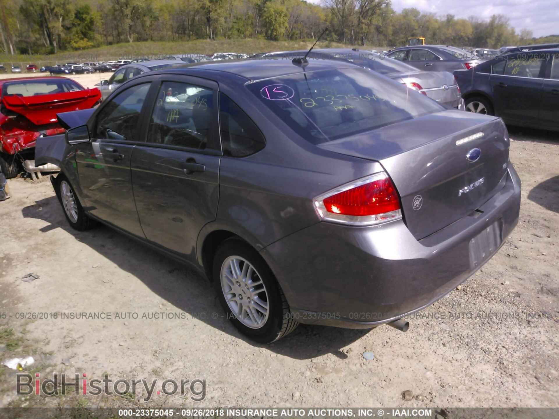 2011 Ford Focus - VIN: 1FAHP3FN6BW180674 - Фото 3