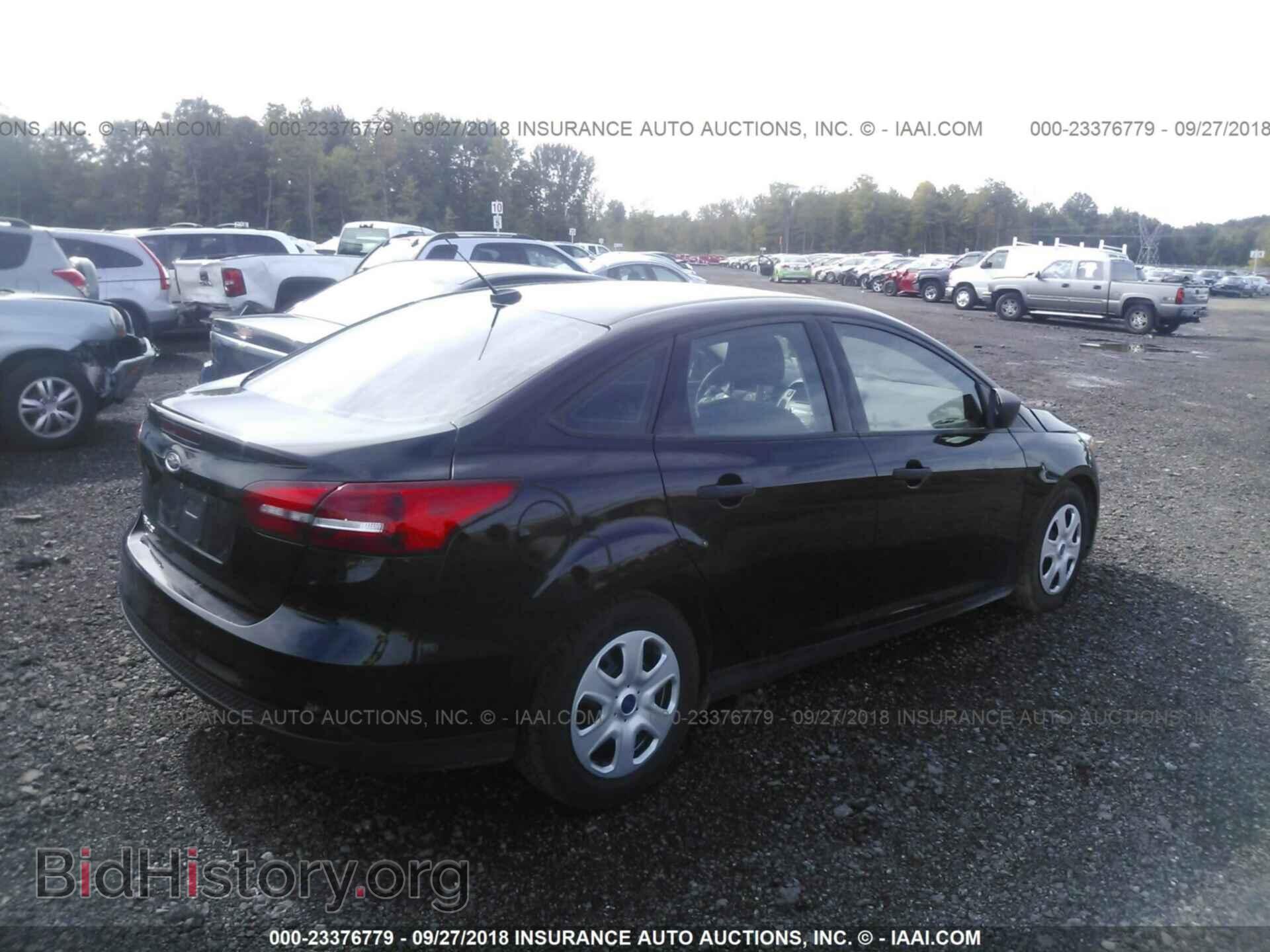 2016 Ford Focus - VIN: 1FADP3E21GL370963 - Photo 4