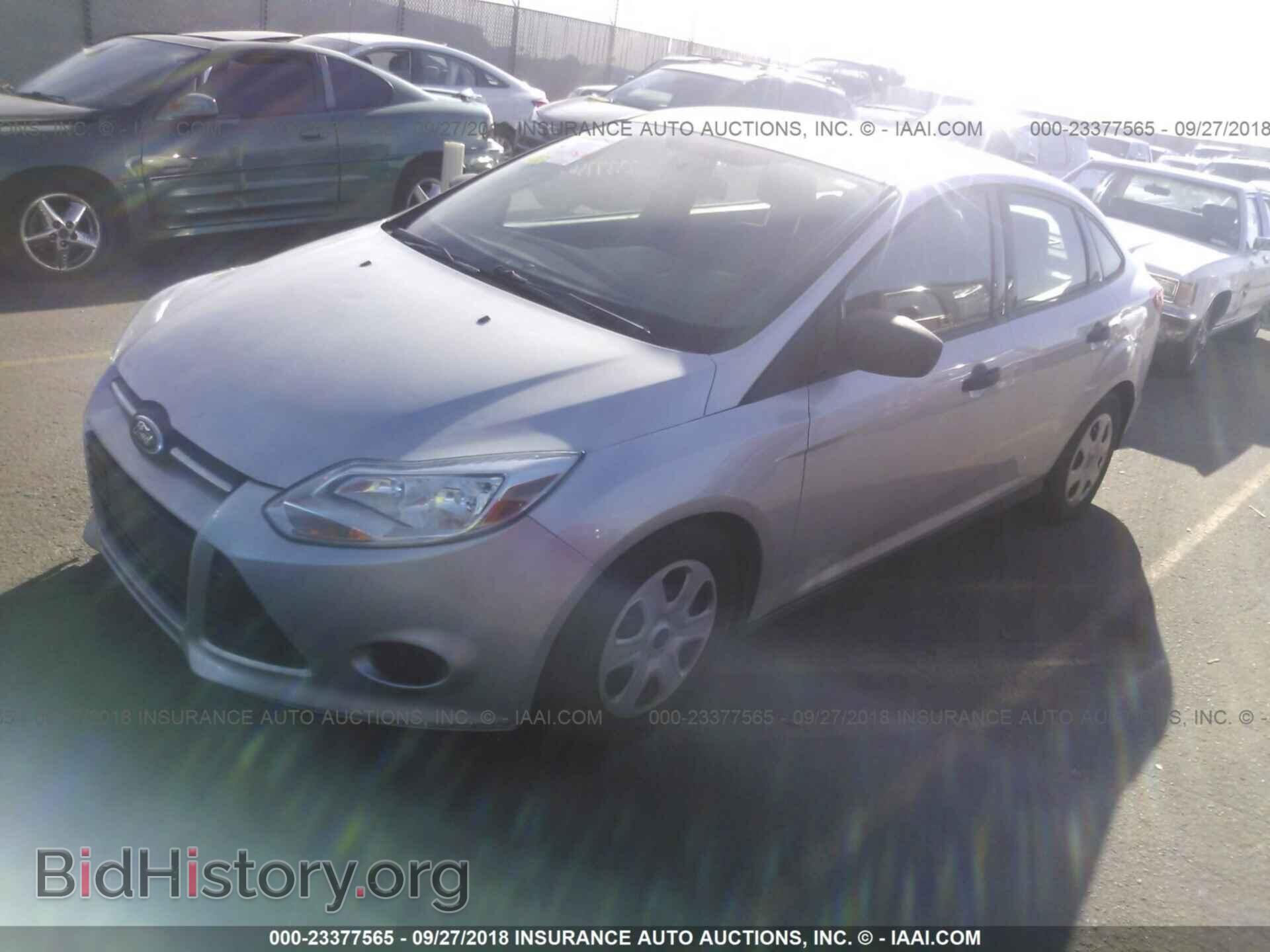 2014 Ford Focus - VIN: 1FADP3E25EL441126 - Фото 2