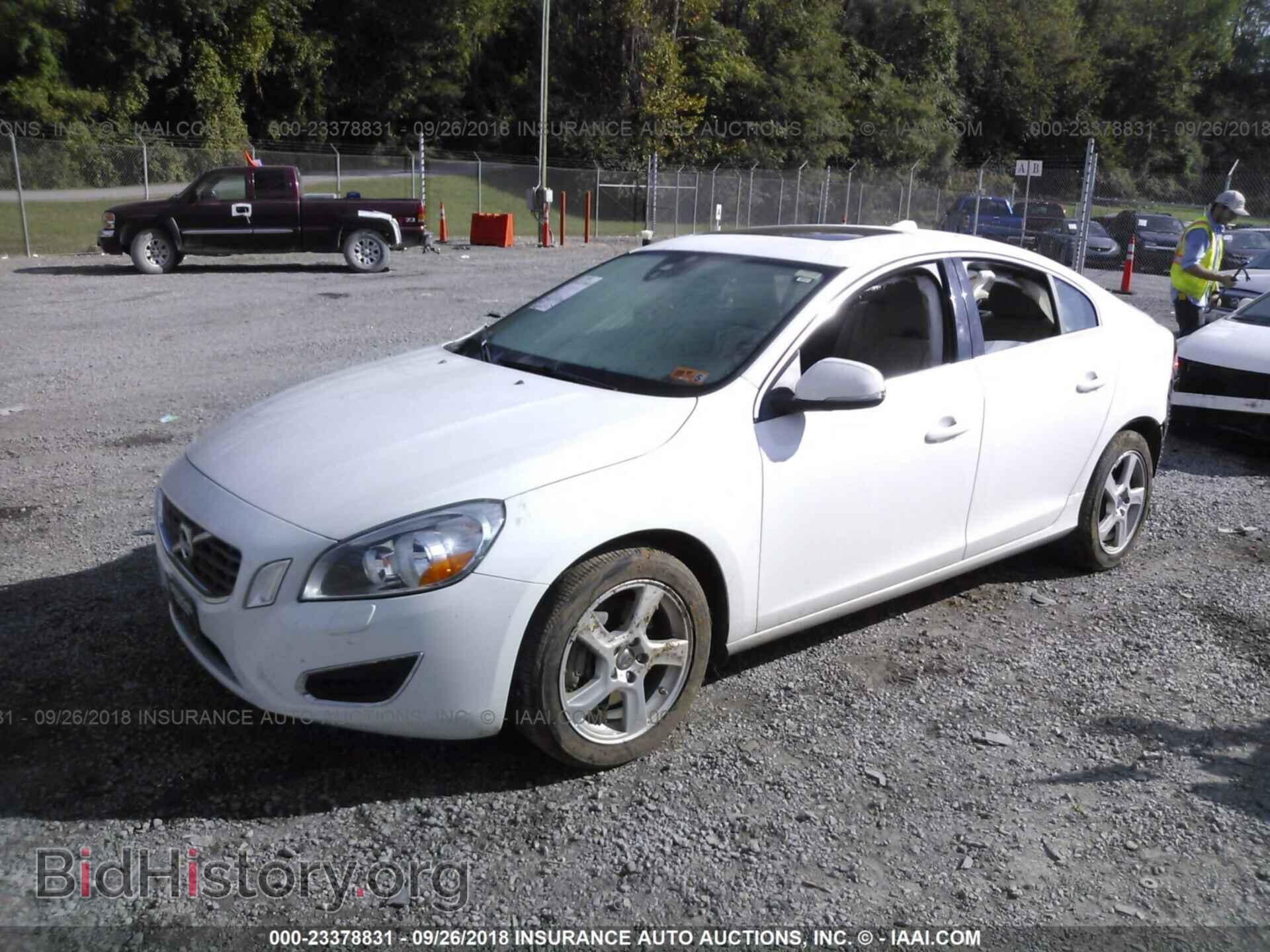 2013 Volvo S60 - VIN: YV1612FH8D2219888 - Фото 2