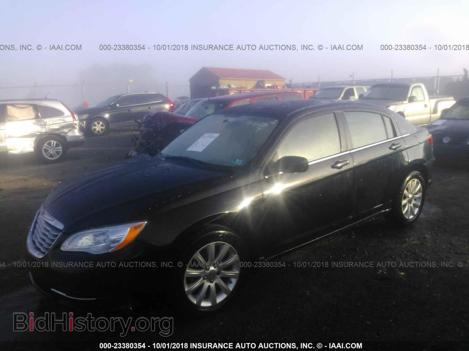 2013 CHRYSLER 200 - VIN: 1C3CCBBB1DN513298 - Фото 2