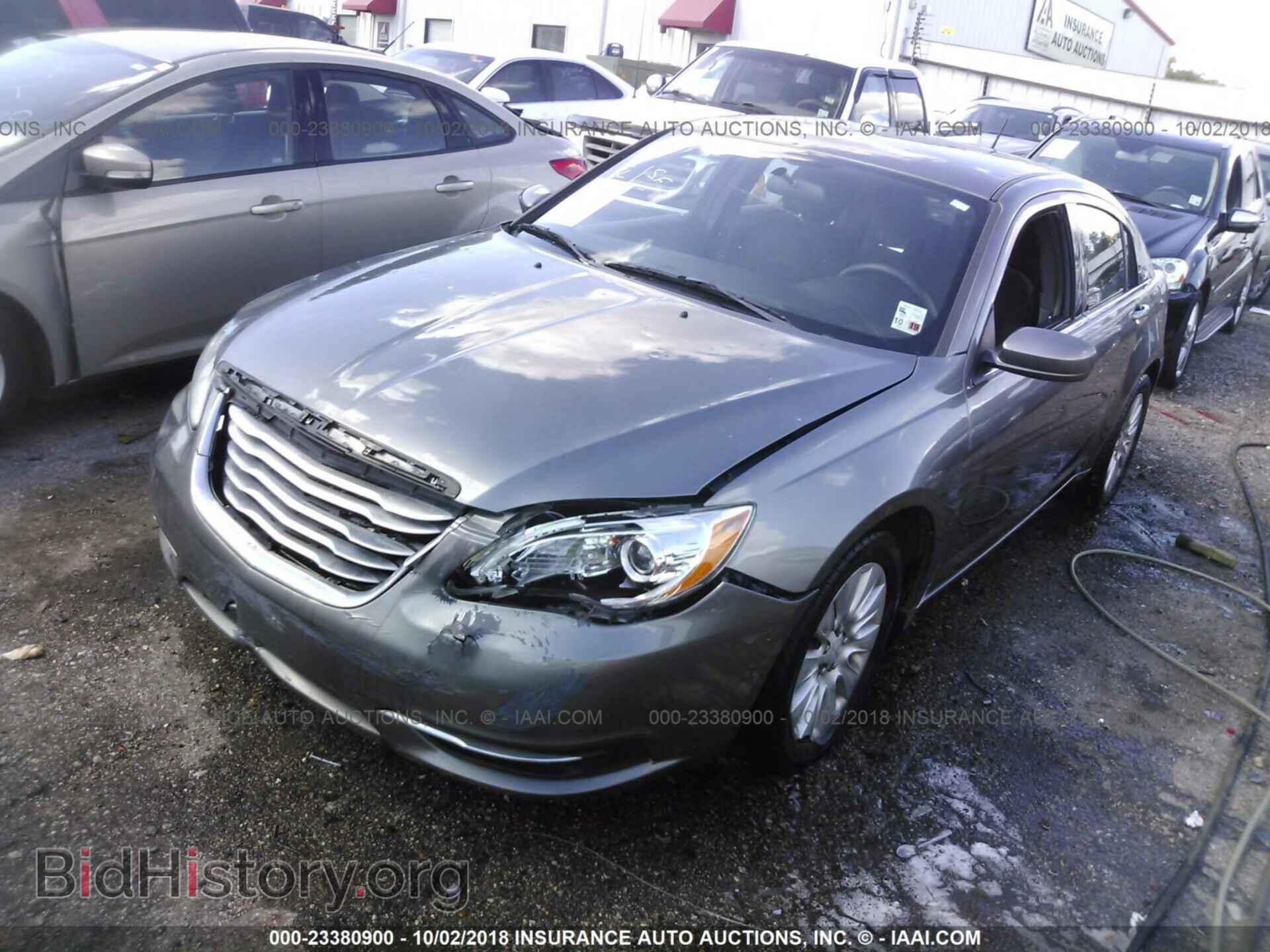 2013 Chrysler 200 - VIN: 1C3CCBAB5DN640346 - Фото 2